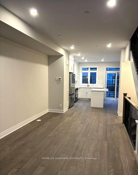 Photo 4 of Unit 18, 250 Melody Common, Oakville, River Oaks — HOMEH