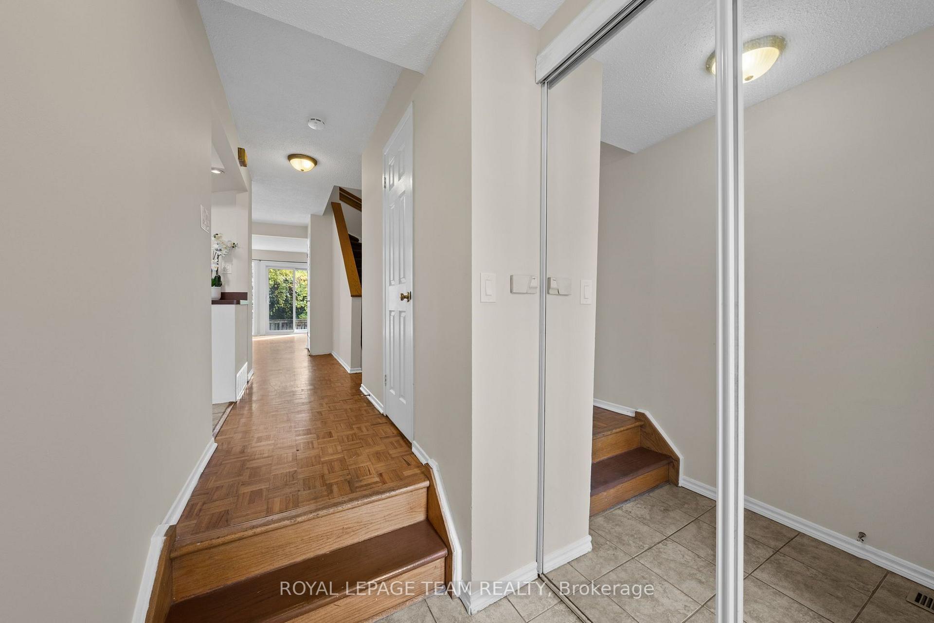 Photo 5 of 26 Paddington Private, Ottawa, Heron Gate/Industrial Park — HOMEH