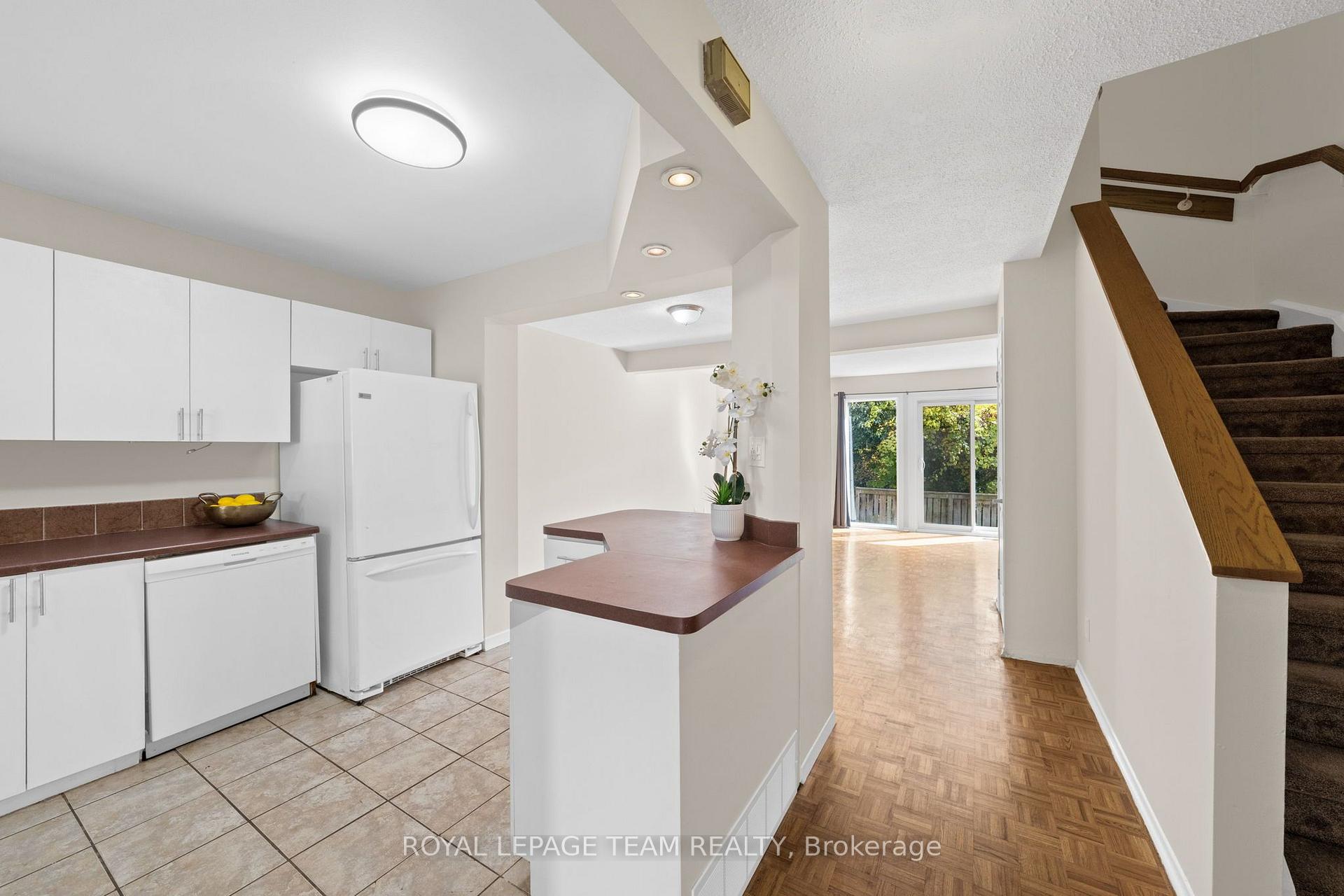 Photo 6 of 26 Paddington Private, Ottawa, Heron Gate/Industrial Park — HOMEH