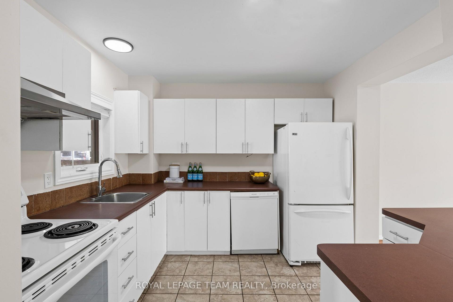 Photo 7 of 26 Paddington Private, Ottawa, Heron Gate/Industrial Park — HOMEH