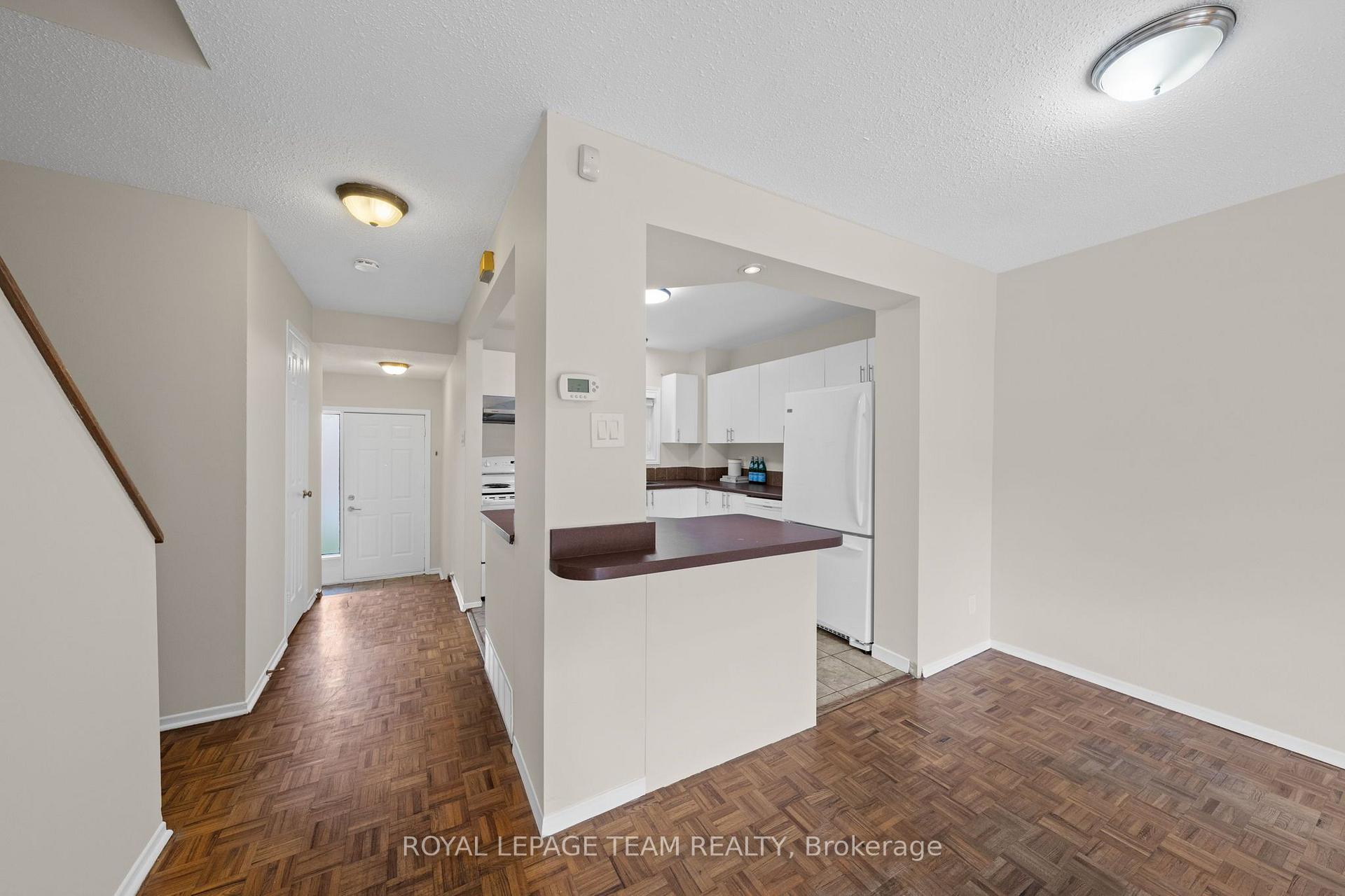Photo 8 of 26 Paddington Private, Ottawa, Heron Gate/Industrial Park — HOMEH