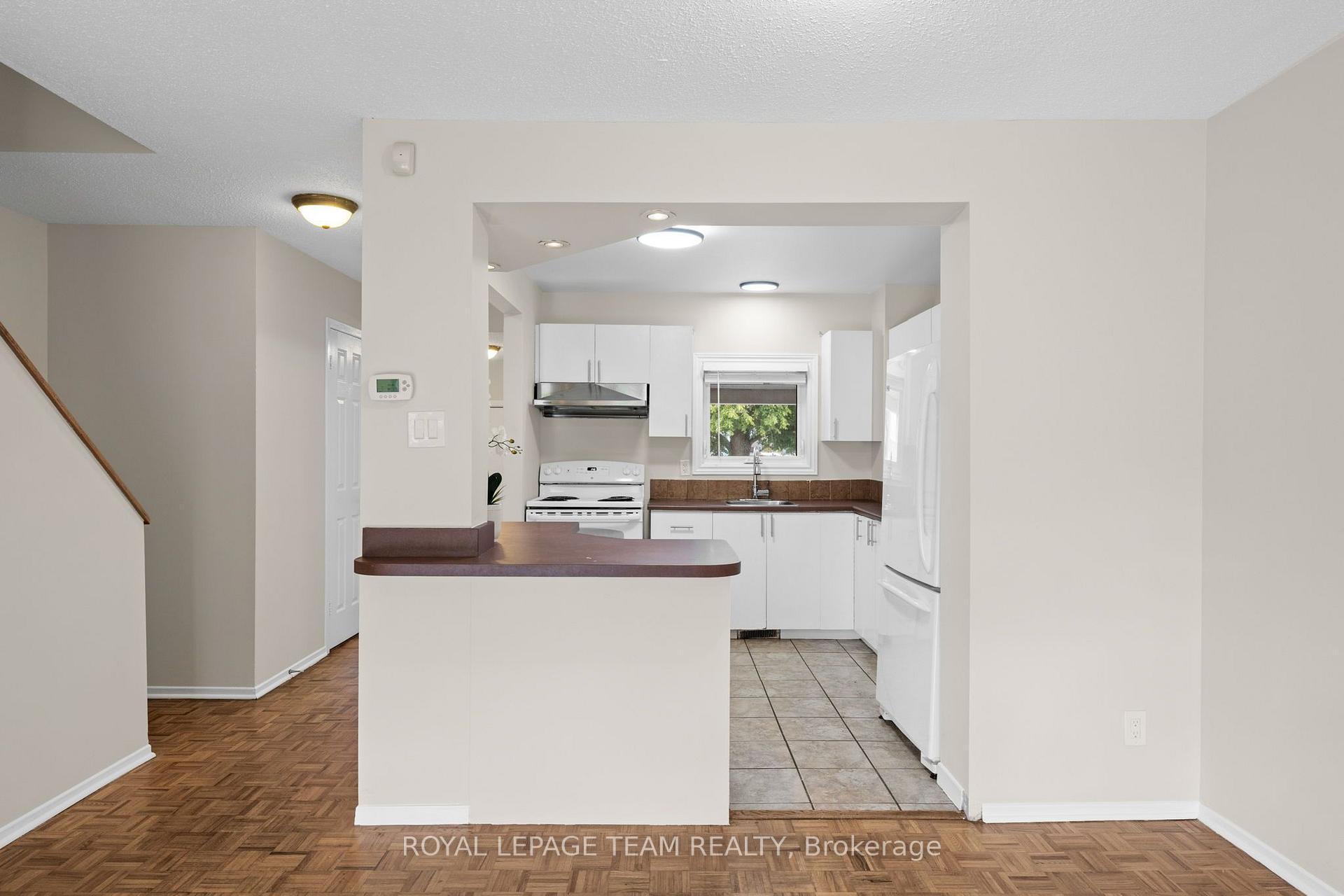Photo 9 of 26 Paddington Private, Ottawa, Heron Gate/Industrial Park — HOMEH