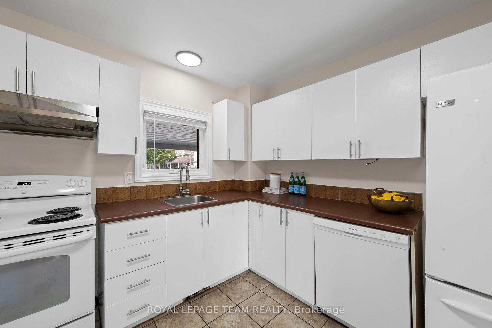 Photo 15 of 26 Paddington Private, Ottawa, Heron Gate/Industrial Park — HOMEH