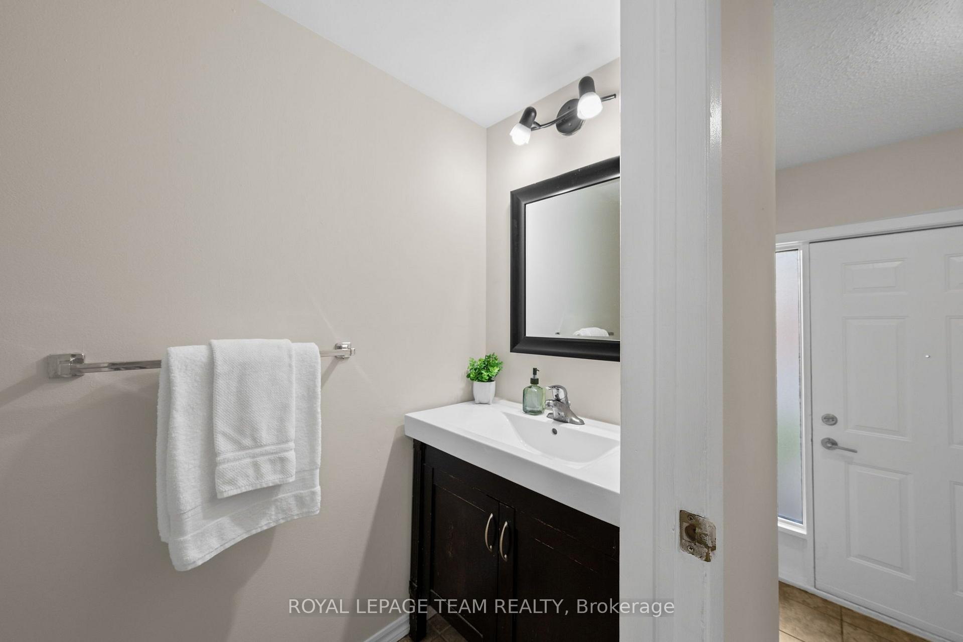 Photo 16 of 26 Paddington Private, Ottawa, Heron Gate/Industrial Park — HOMEH