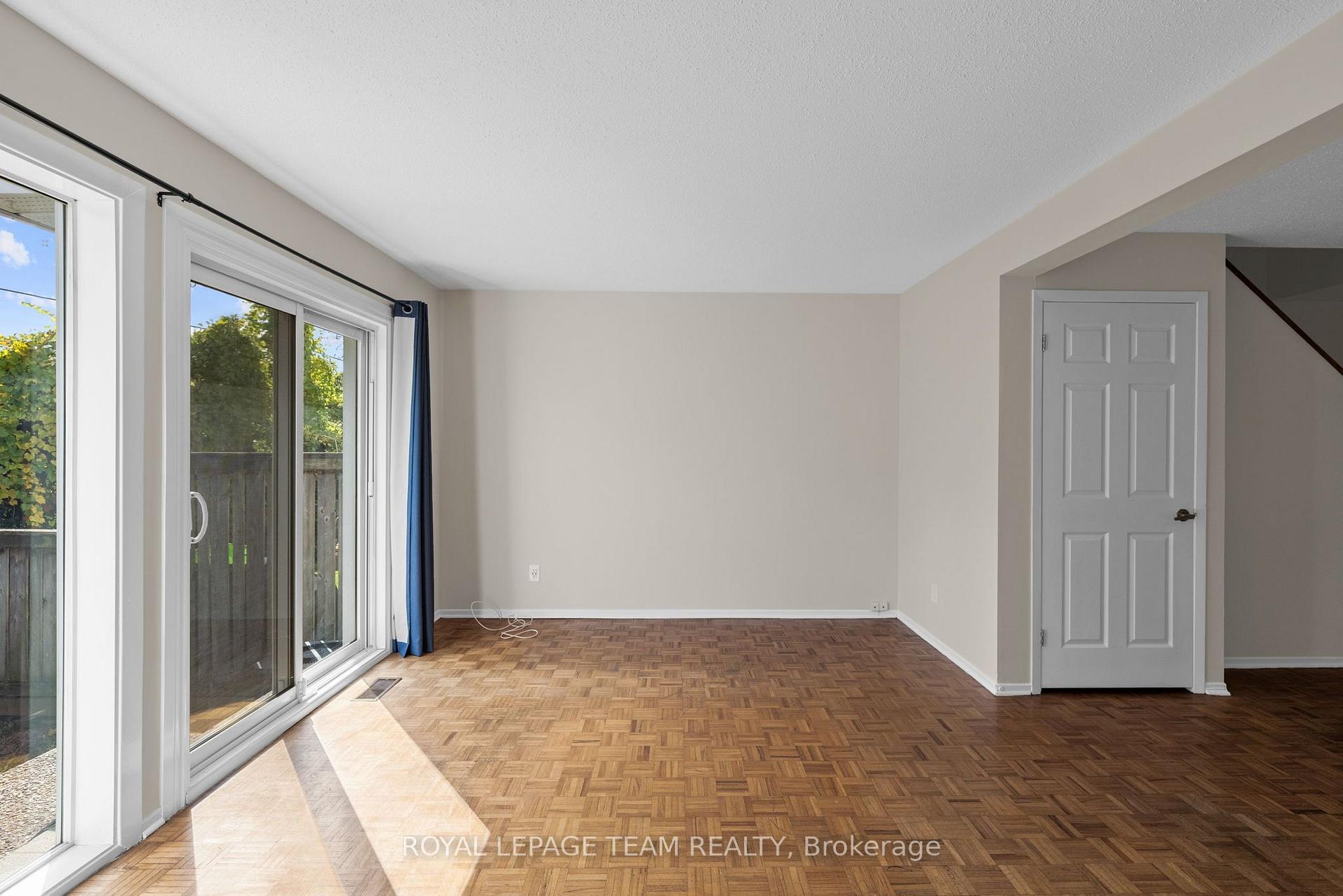 Photo 21 of 26 Paddington Private, Ottawa, Heron Gate/Industrial Park — HOMEH