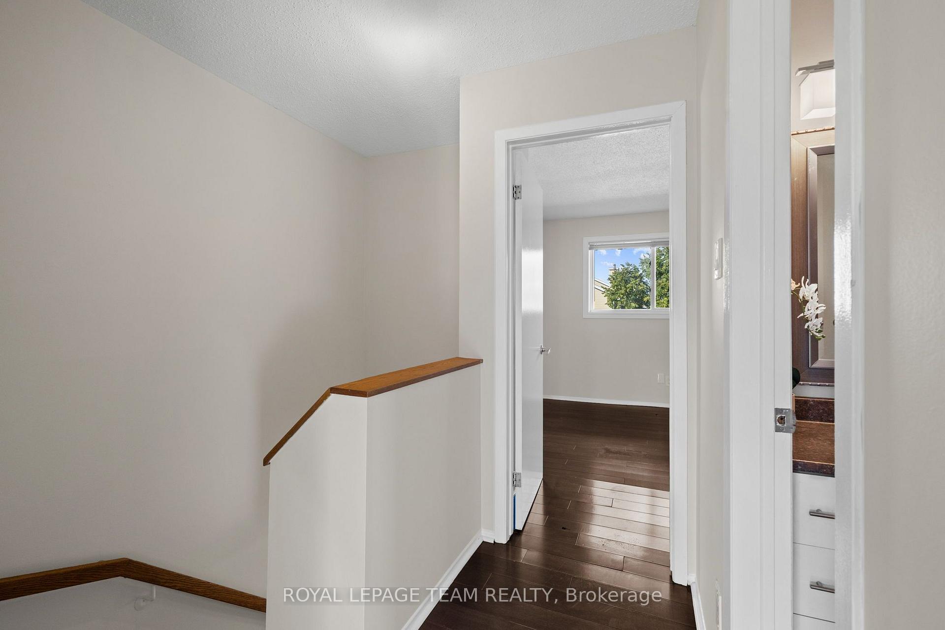 Photo 28 of 26 Paddington Private, Ottawa, Heron Gate/Industrial Park — HOMEH