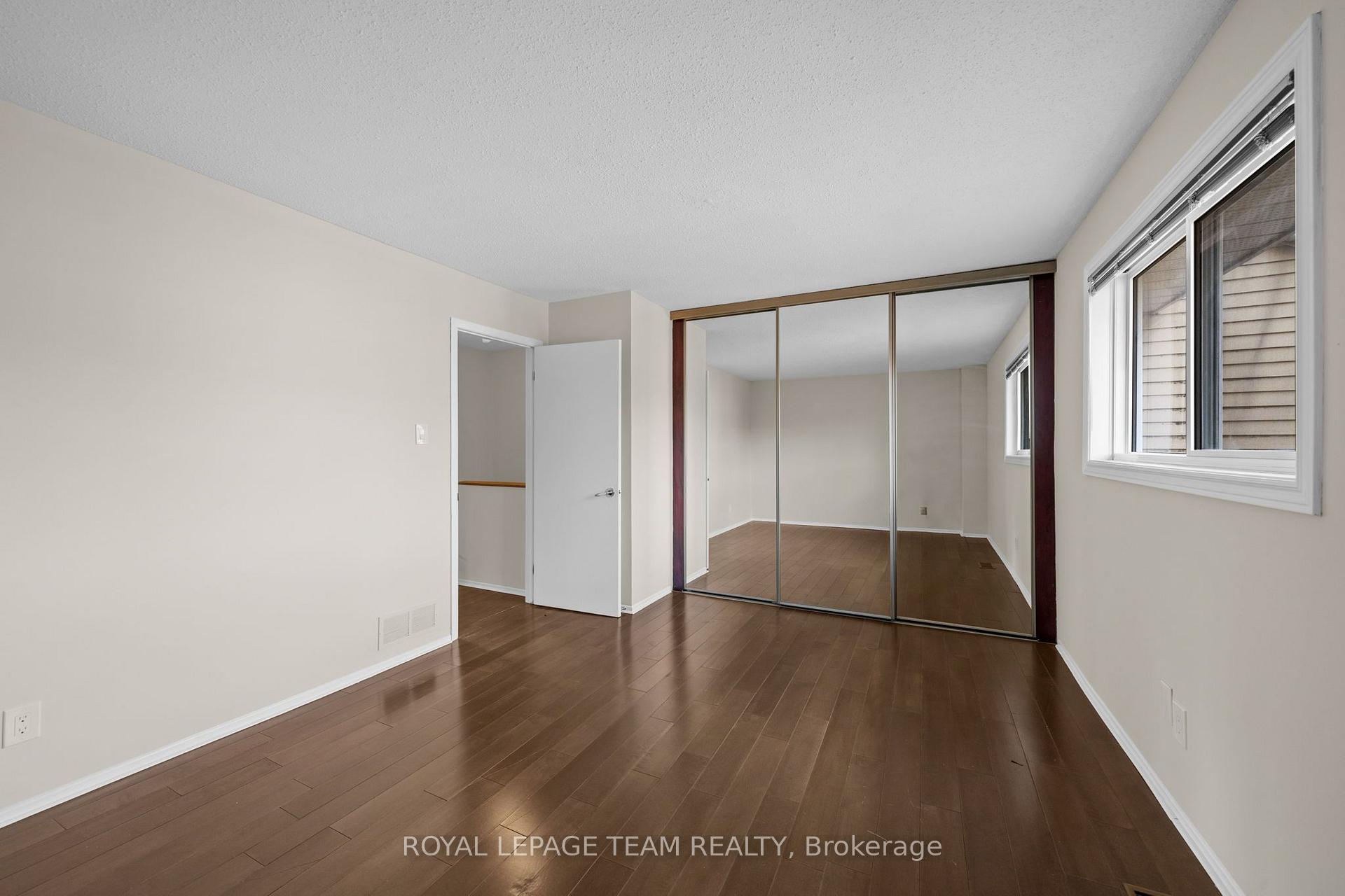 Photo 32 of 26 Paddington Private, Ottawa, Heron Gate/Industrial Park — HOMEH