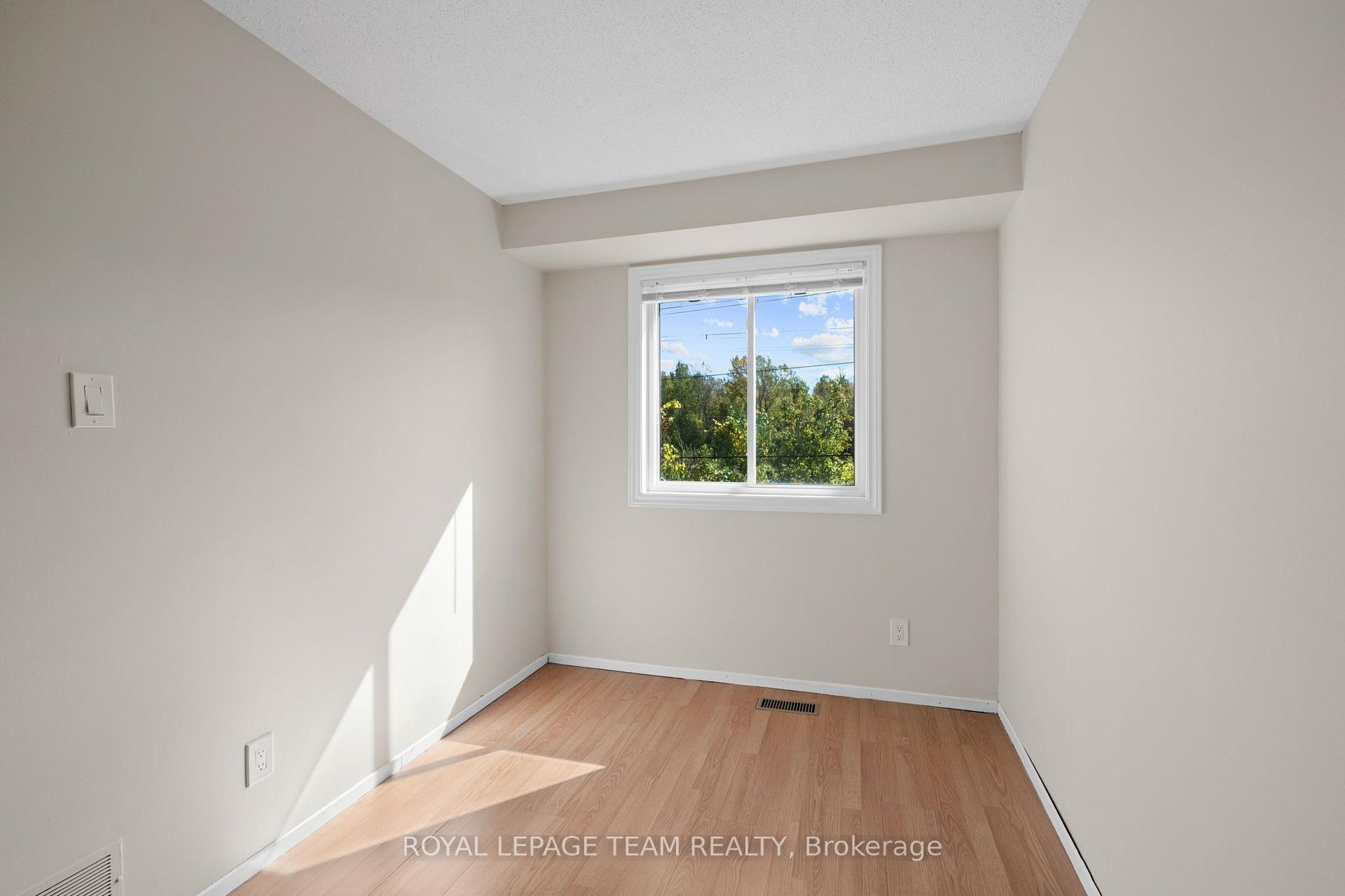 Photo 34 of 26 Paddington Private, Ottawa, Heron Gate/Industrial Park — HOMEH