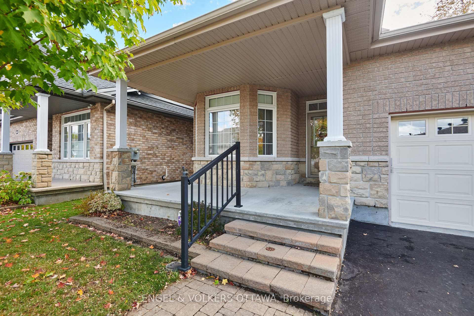 Photo 2 of 162 Maple Key Private, Ottawa, Blossom Park/Kemp Park/Findlay Creek — HOMEH