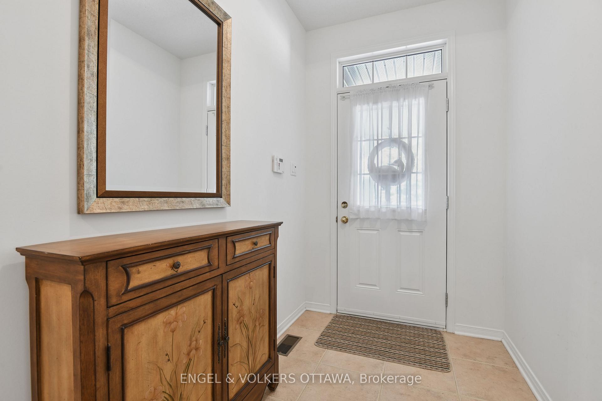 Photo 3 of 162 Maple Key Private, Ottawa, Blossom Park/Kemp Park/Findlay Creek — HOMEH