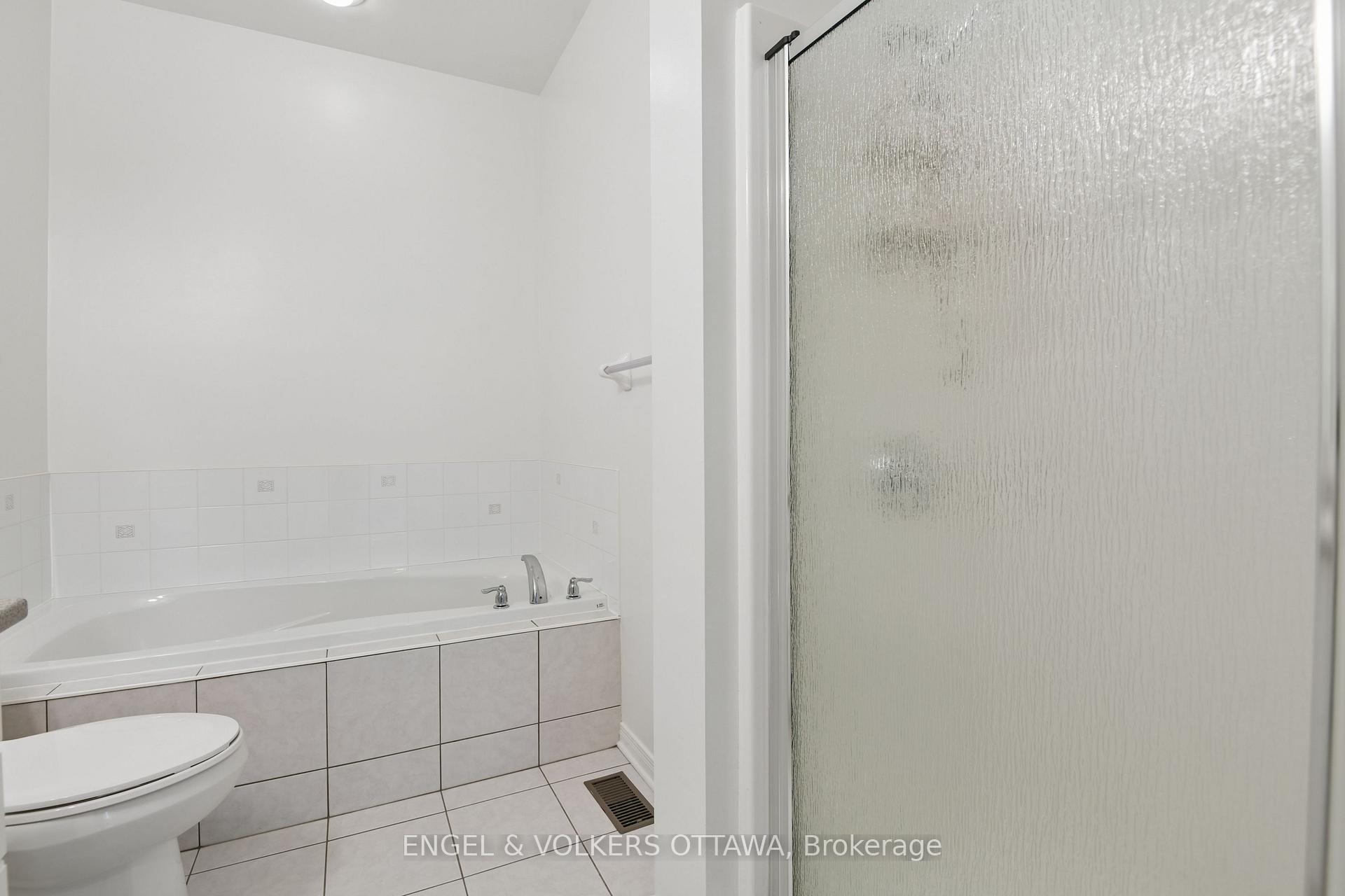 Photo 16 of 162 Maple Key Private, Ottawa, Blossom Park/Kemp Park/Findlay Creek — HOMEH