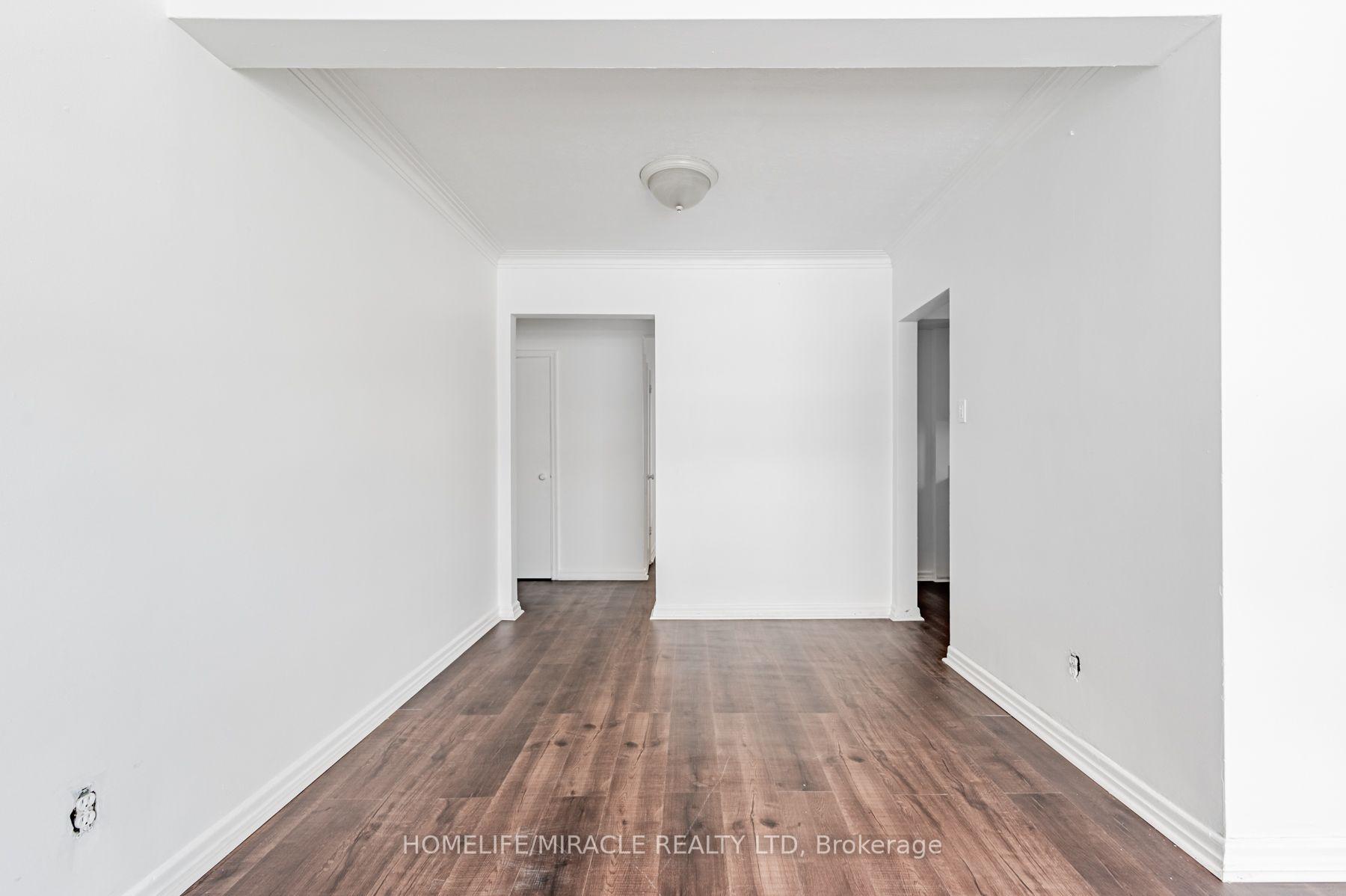 Photo 3 of 44 Leduc Drive, Etobicoke, Rexdale-Kipling — HOMEH