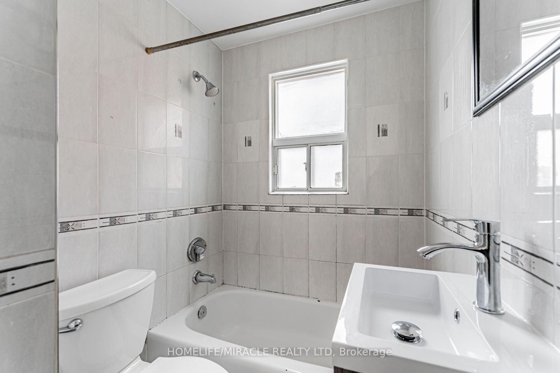 Photo 9 of 44 Leduc Drive, Etobicoke, Rexdale-Kipling — HOMEH