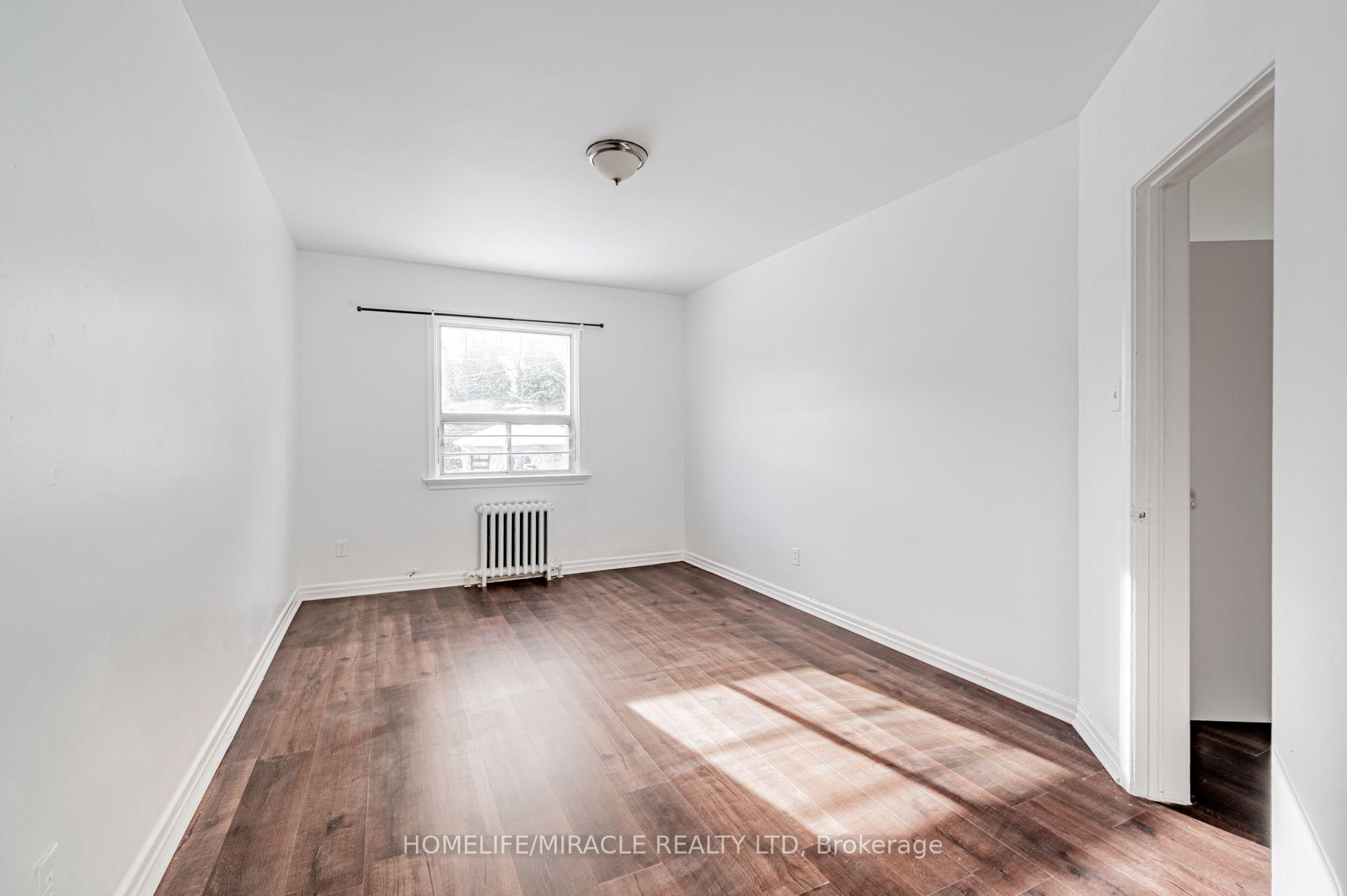 Photo 10 of 44 Leduc Drive, Etobicoke, Rexdale-Kipling — HOMEH