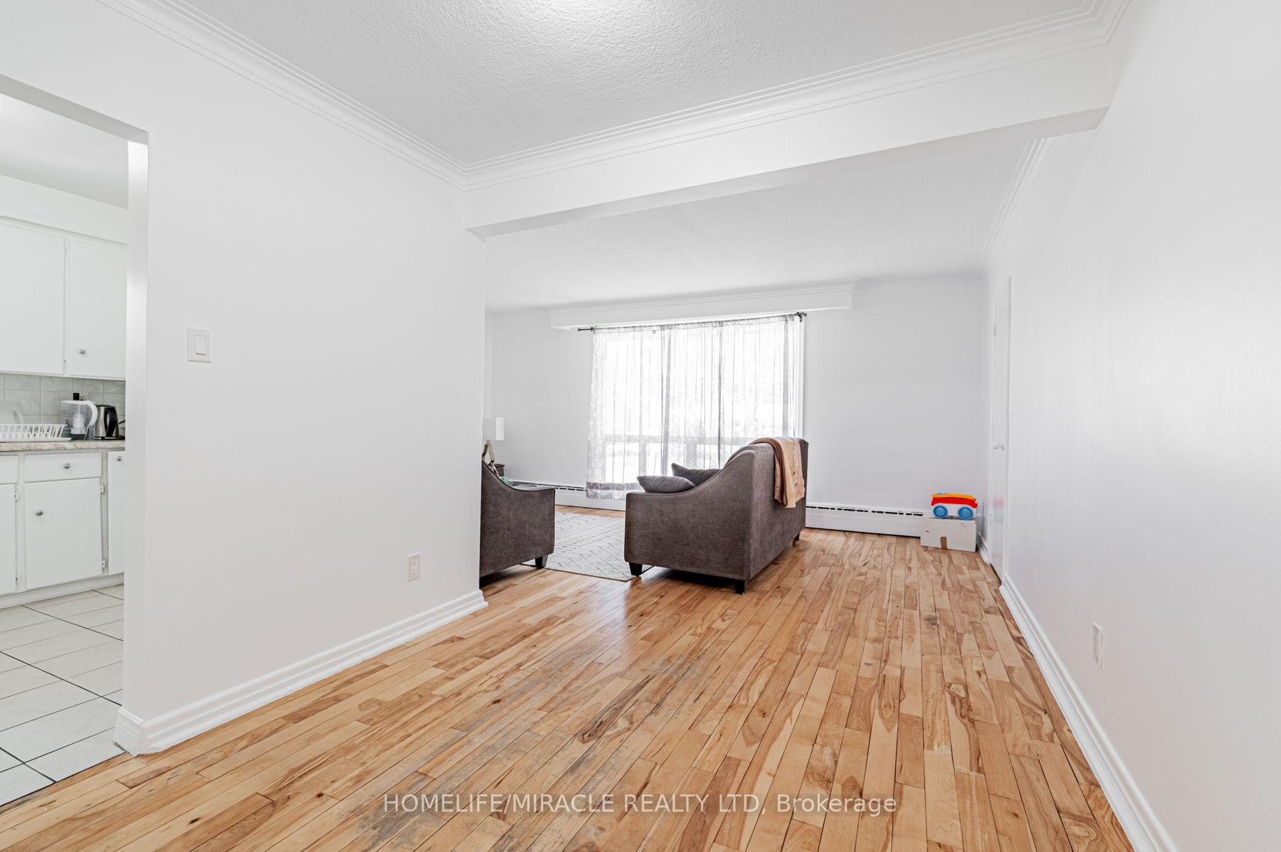 Photo 12 of 44 Leduc Drive, Etobicoke, Rexdale-Kipling — HOMEH