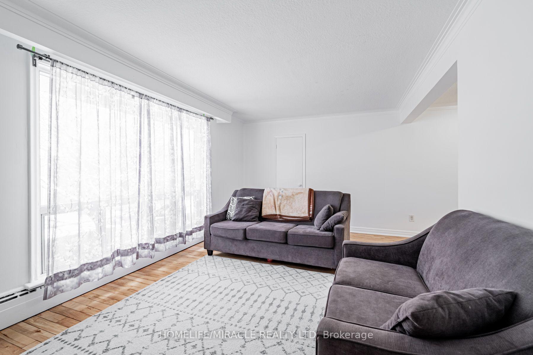 Photo 14 of 44 Leduc Drive, Etobicoke, Rexdale-Kipling — HOMEH