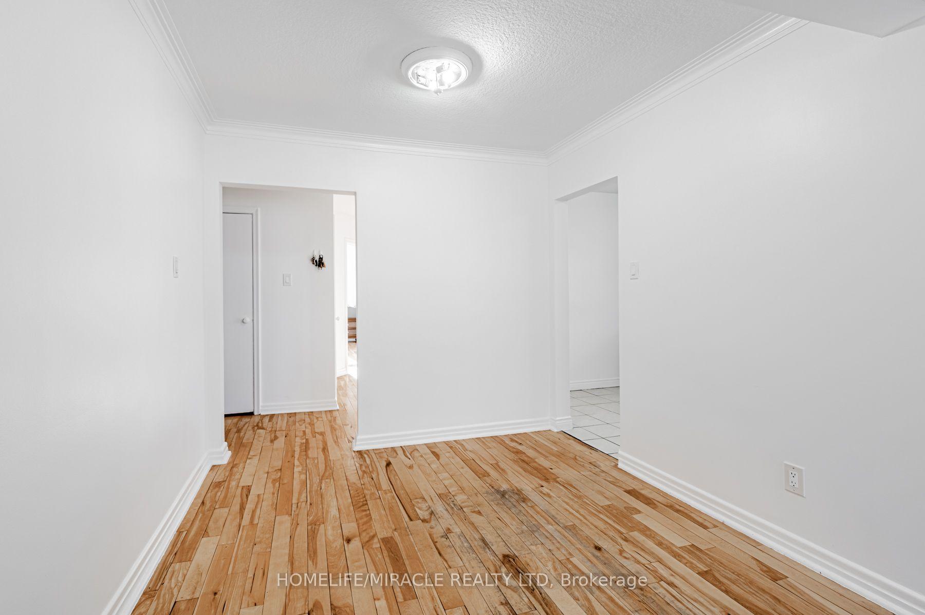 Photo 15 of 44 Leduc Drive, Etobicoke, Rexdale-Kipling — HOMEH