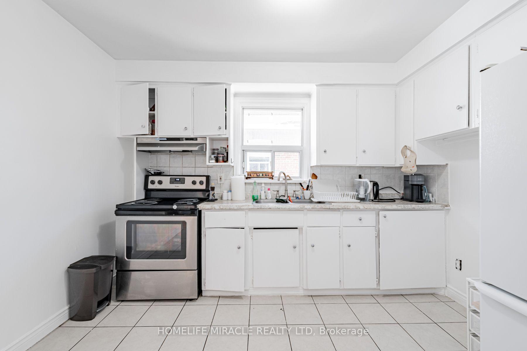 Photo 16 of 44 Leduc Drive, Etobicoke, Rexdale-Kipling — HOMEH