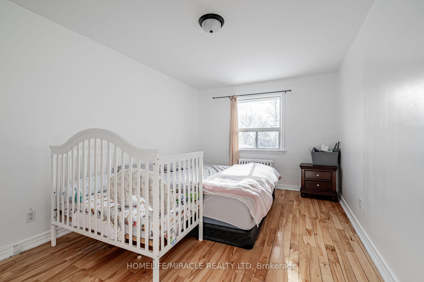 Photo 19 of 44 Leduc Drive, Etobicoke, Rexdale-Kipling — HOMEH