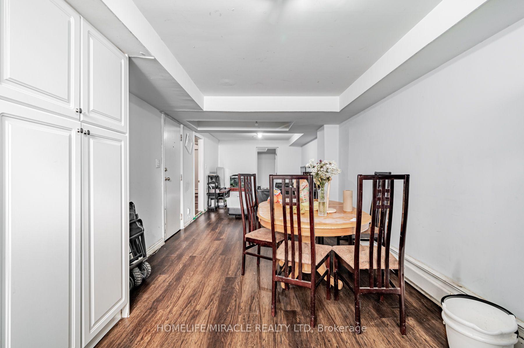 Photo 23 of 44 Leduc Drive, Etobicoke, Rexdale-Kipling — HOMEH