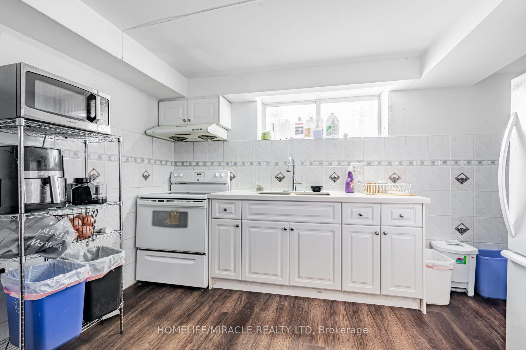 Photo 24 of 44 Leduc Drive, Etobicoke, Rexdale-Kipling — HOMEH
