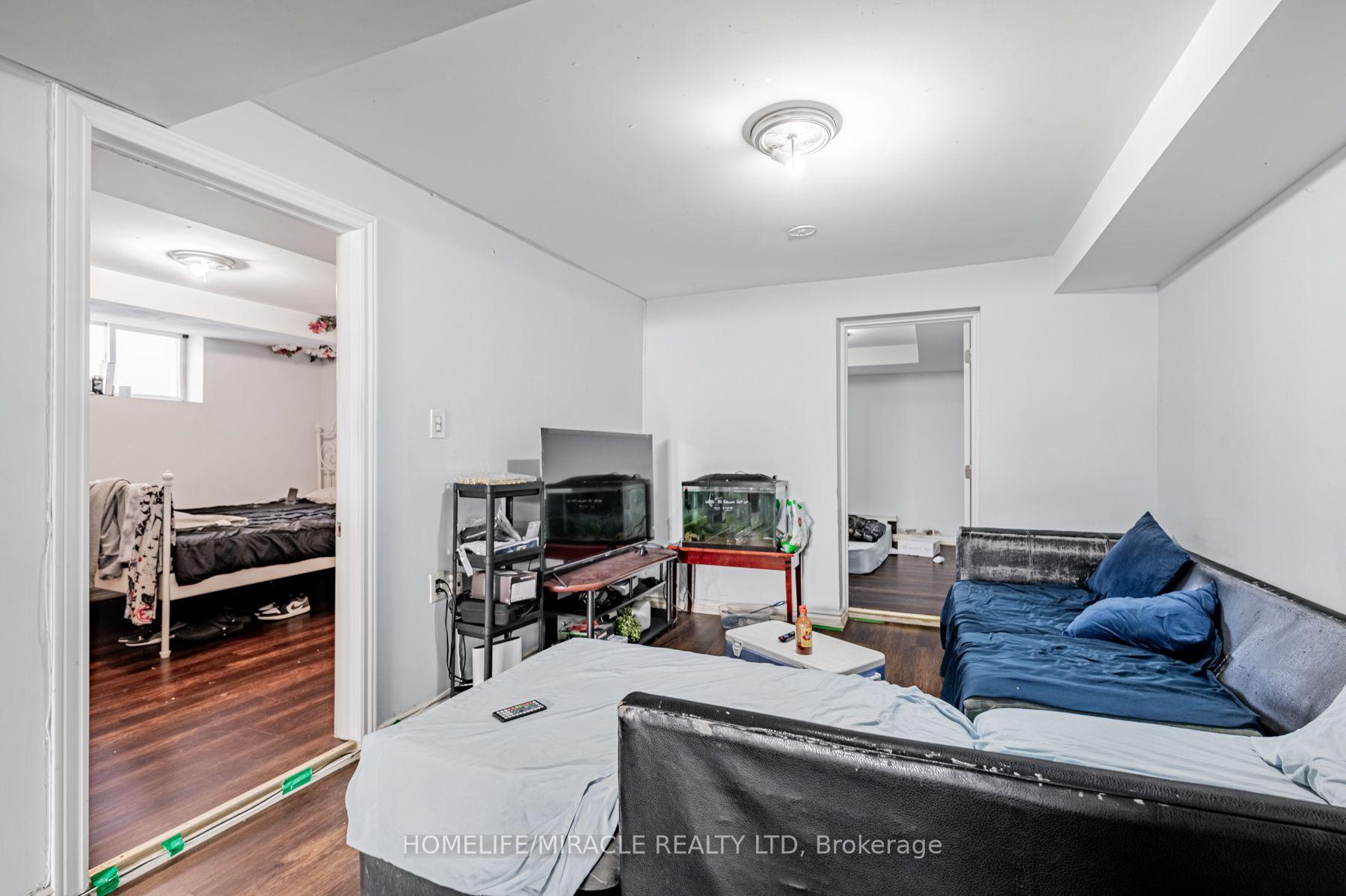 Photo 26 of 44 Leduc Drive, Etobicoke, Rexdale-Kipling — HOMEH