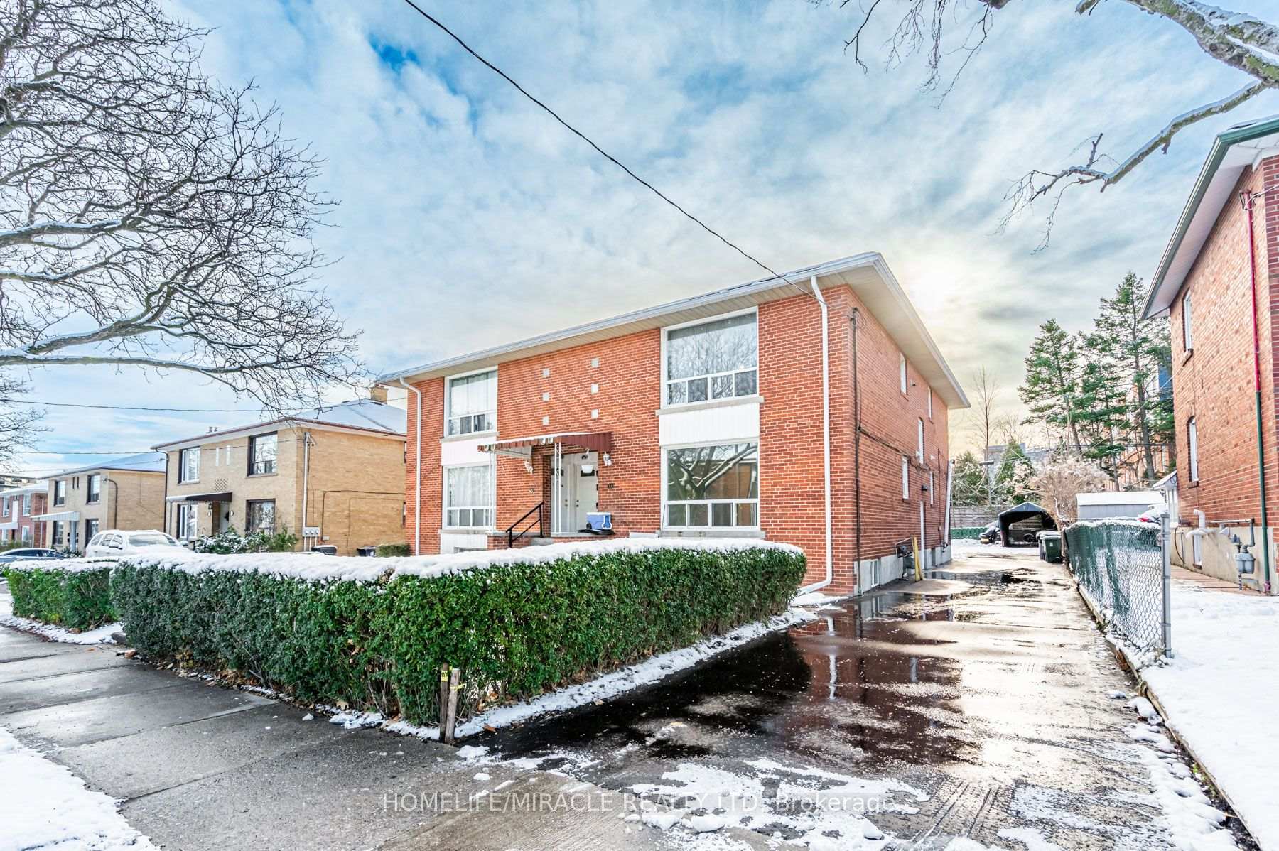 Photo 28 of 44 Leduc Drive, Etobicoke, Rexdale-Kipling — HOMEH
