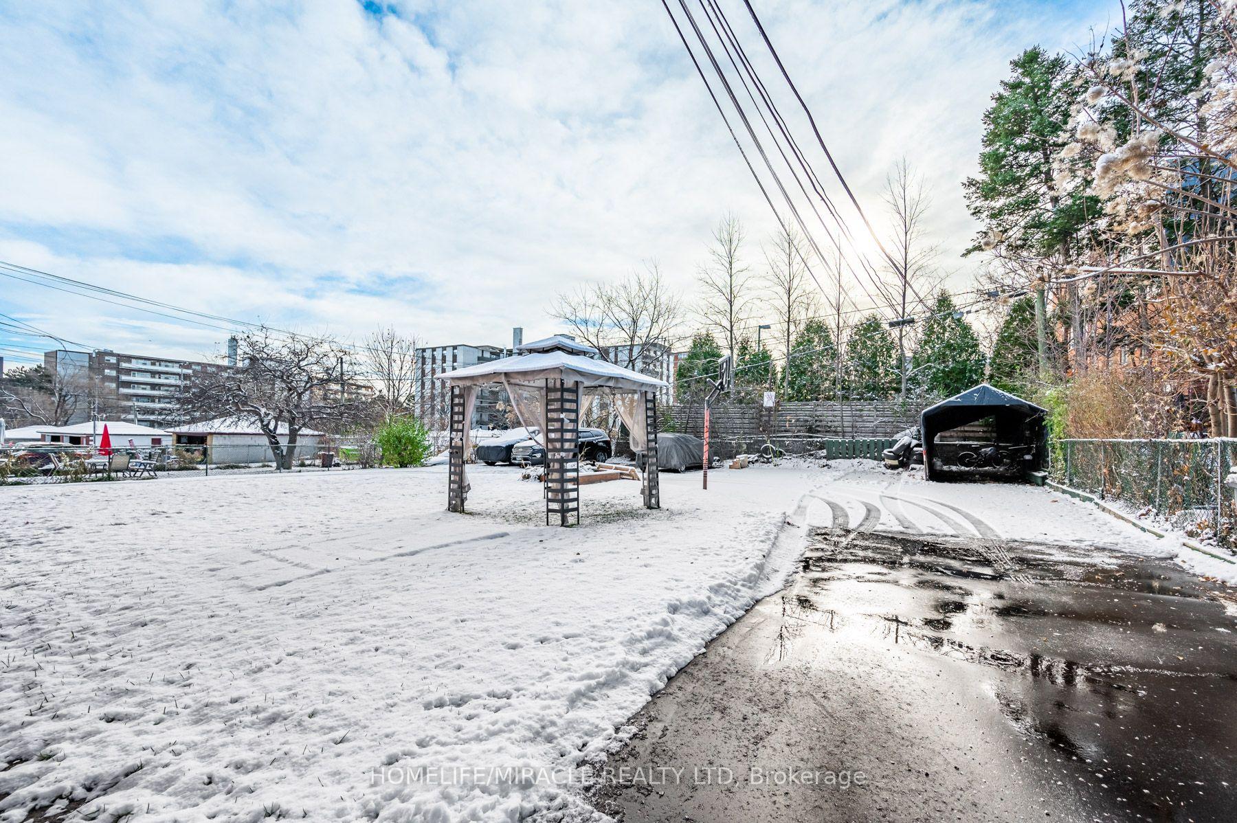 Photo 29 of 44 Leduc Drive, Etobicoke, Rexdale-Kipling — HOMEH