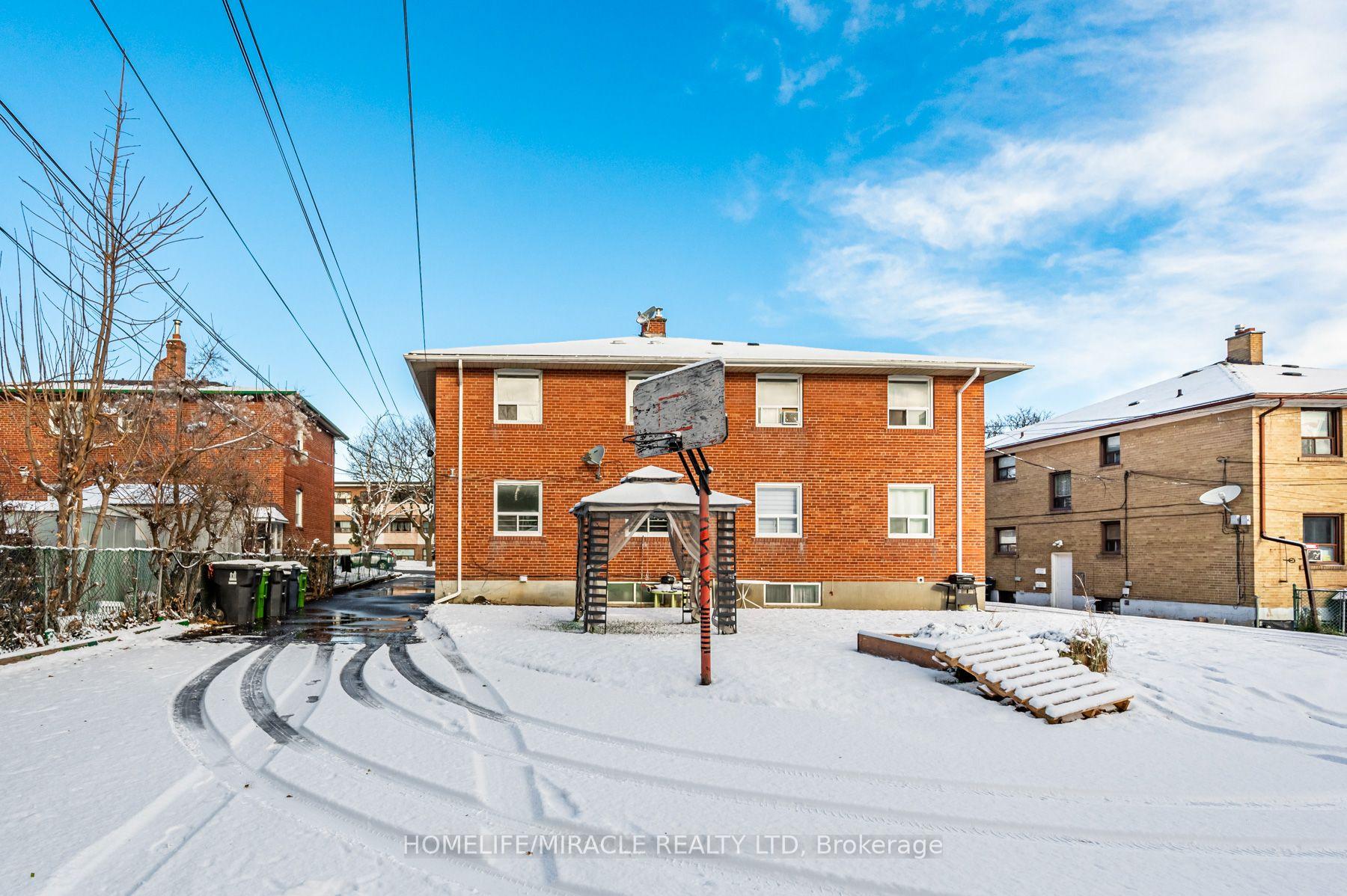 Photo 30 of 44 Leduc Drive, Etobicoke, Rexdale-Kipling — HOMEH