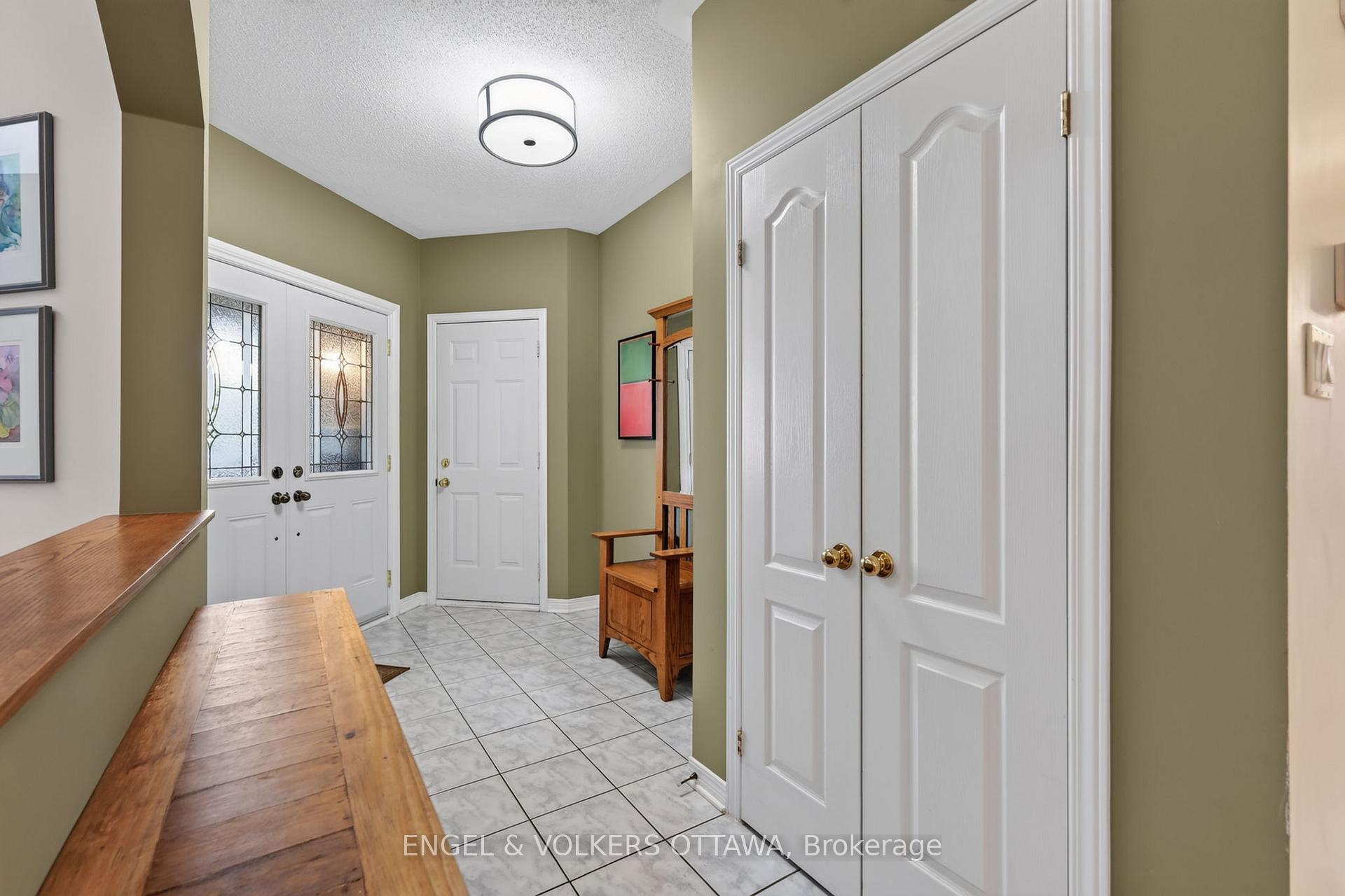 Photo 5 of 10 Waterthrush Crescent, Ottawa, Kanata - Bridlewood — HOMEH