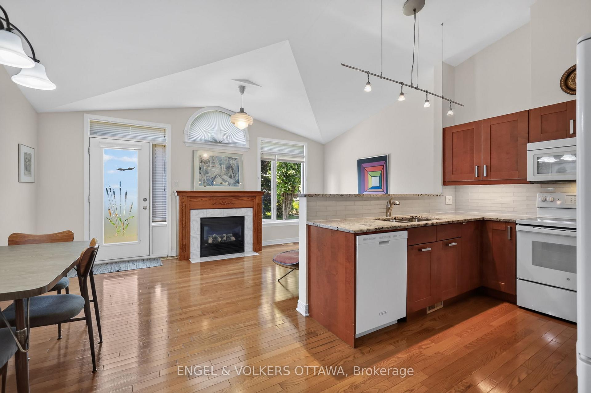 Photo 11 of 10 Waterthrush Crescent, Ottawa, Kanata - Bridlewood — HOMEH