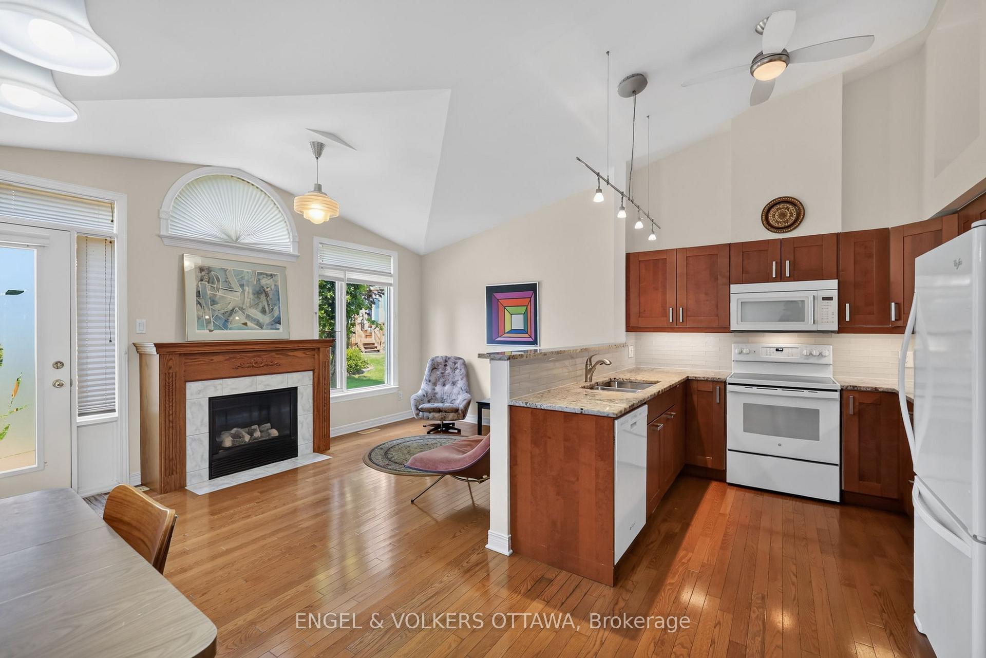 Photo 12 of 10 Waterthrush Crescent, Ottawa, Kanata - Bridlewood — HOMEH