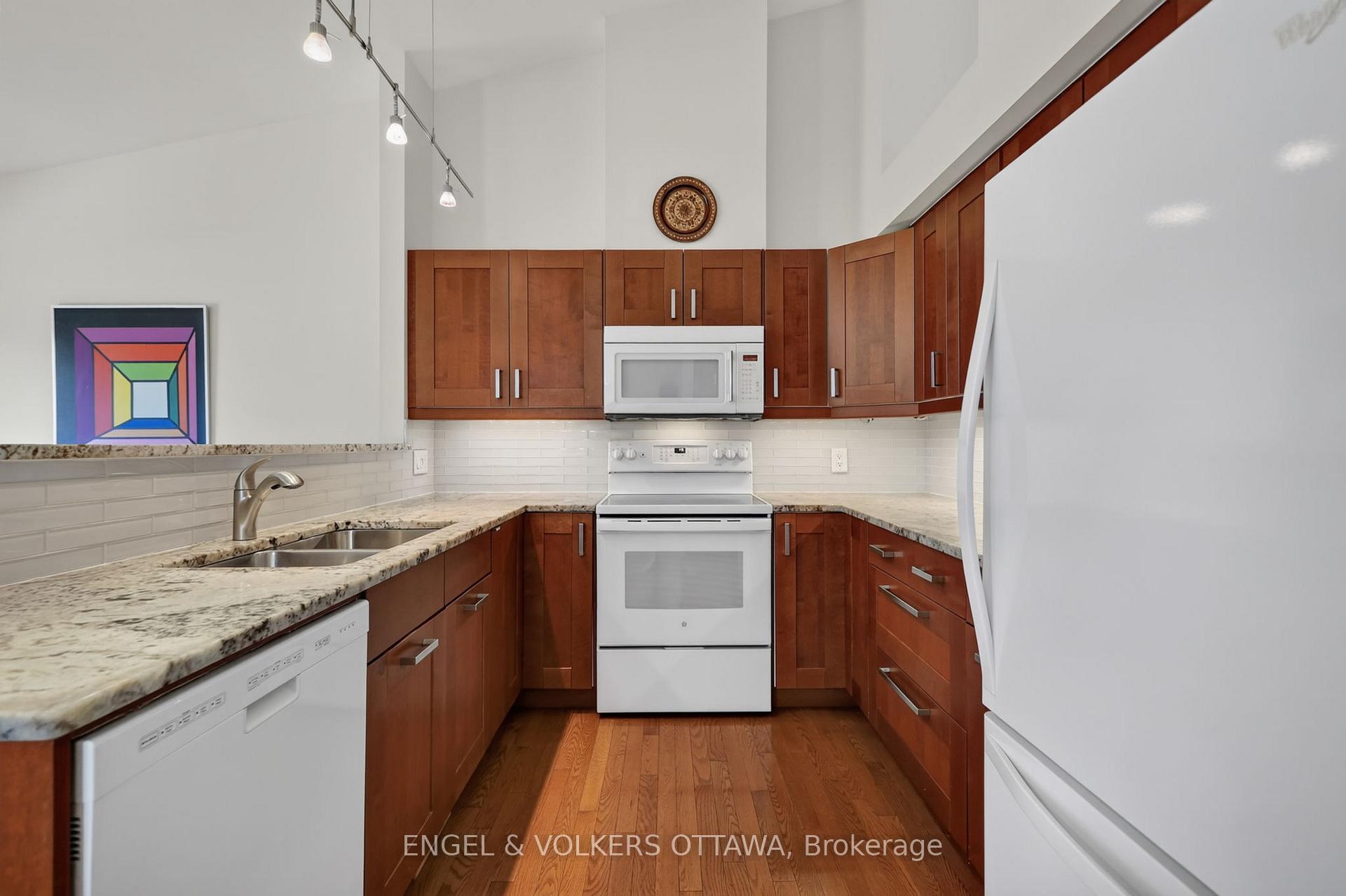 Photo 13 of 10 Waterthrush Crescent, Ottawa, Kanata - Bridlewood — HOMEH