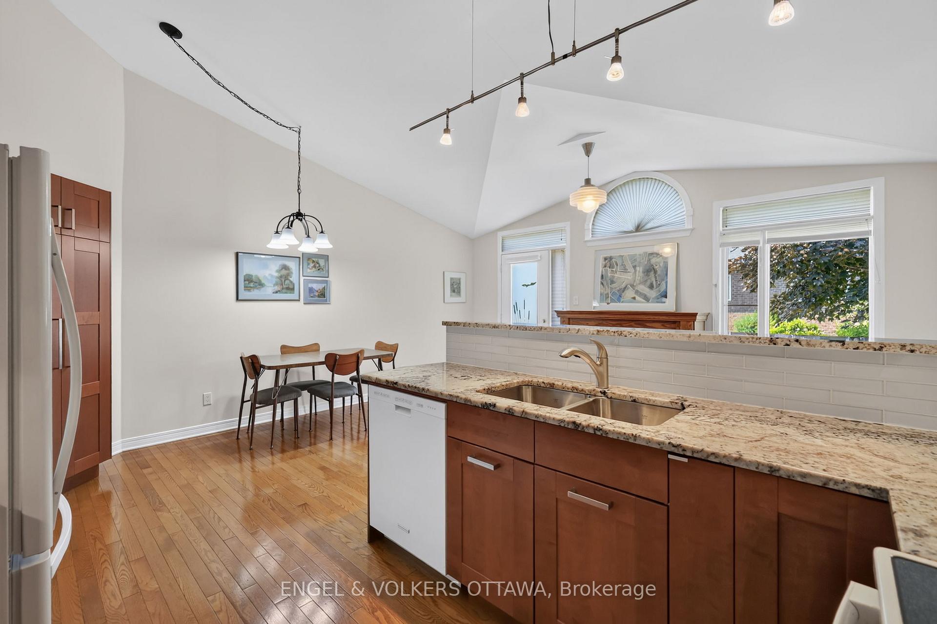 Photo 14 of 10 Waterthrush Crescent, Ottawa, Kanata - Bridlewood — HOMEH