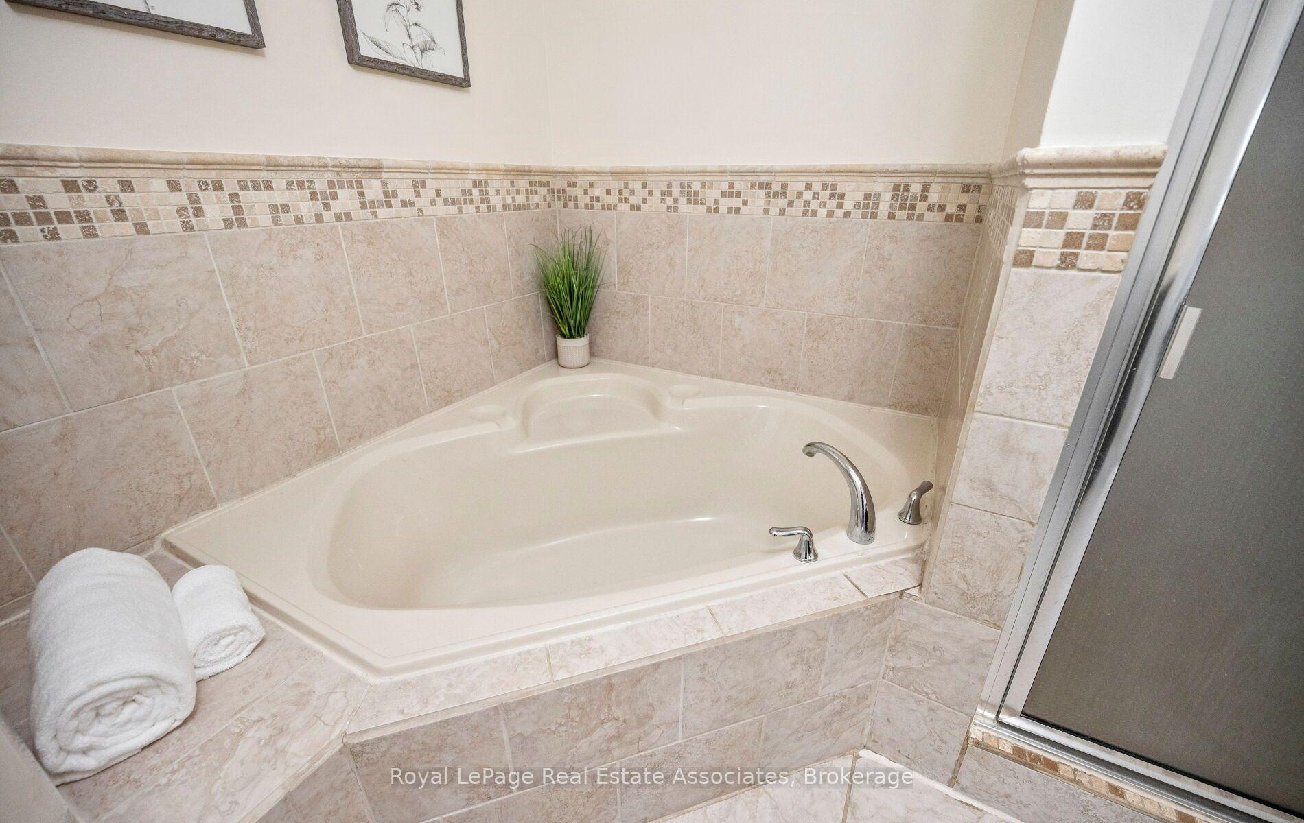 Photo 18 of Unit 19, 1485 Torrington Drive, Mississauga, East Credit — HOMEH