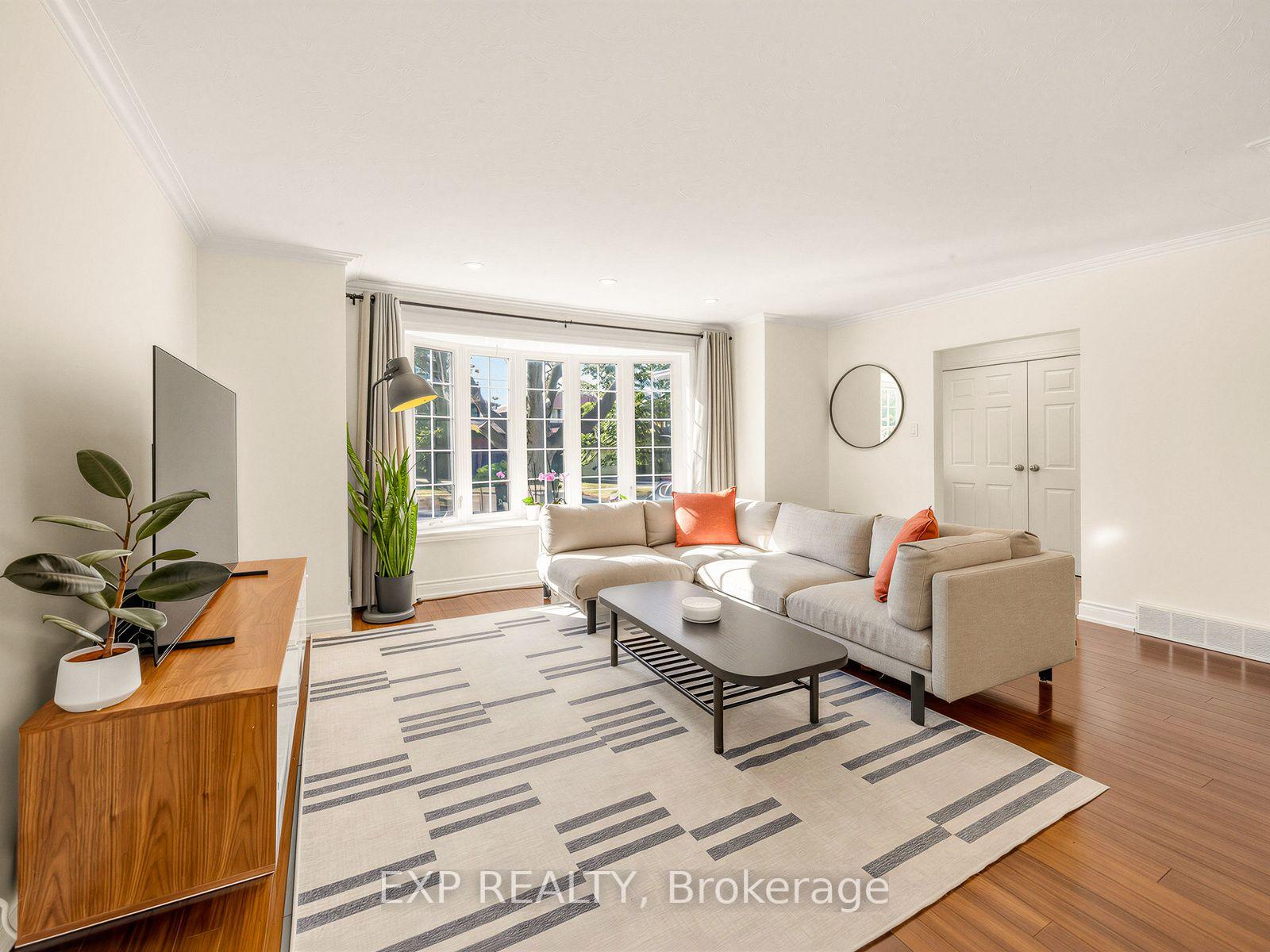 Photo 4 of 10 Yarn Road, Etobicoke, Islington-City Centre West — HOMEH