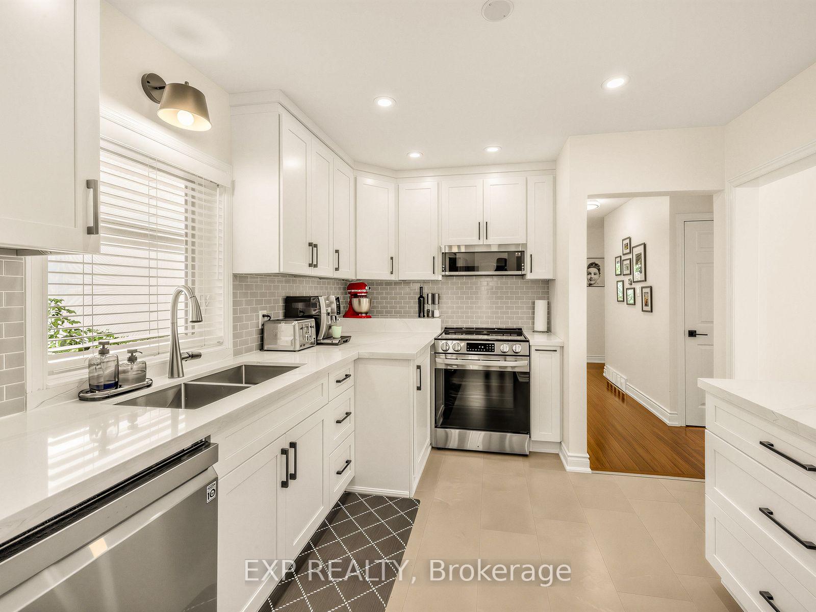 Photo 9 of 10 Yarn Road, Etobicoke, Islington-City Centre West — HOMEH