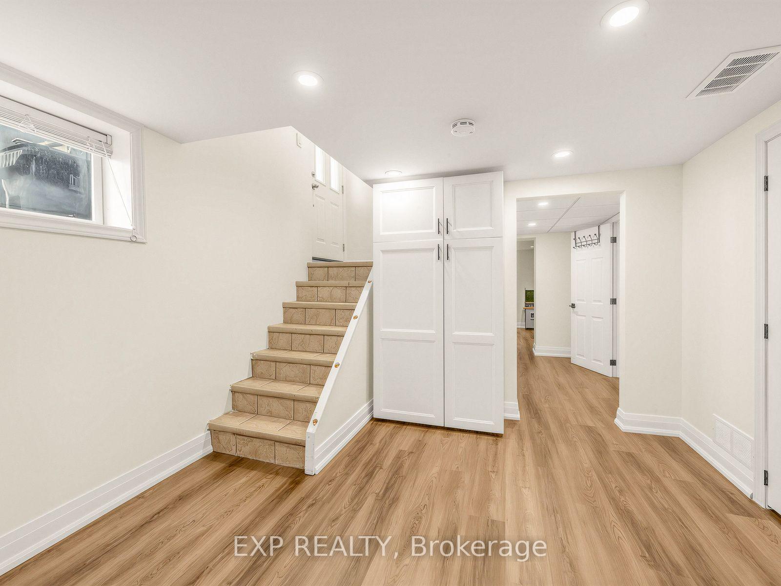 Photo 17 of 10 Yarn Road, Etobicoke, Islington-City Centre West — HOMEH