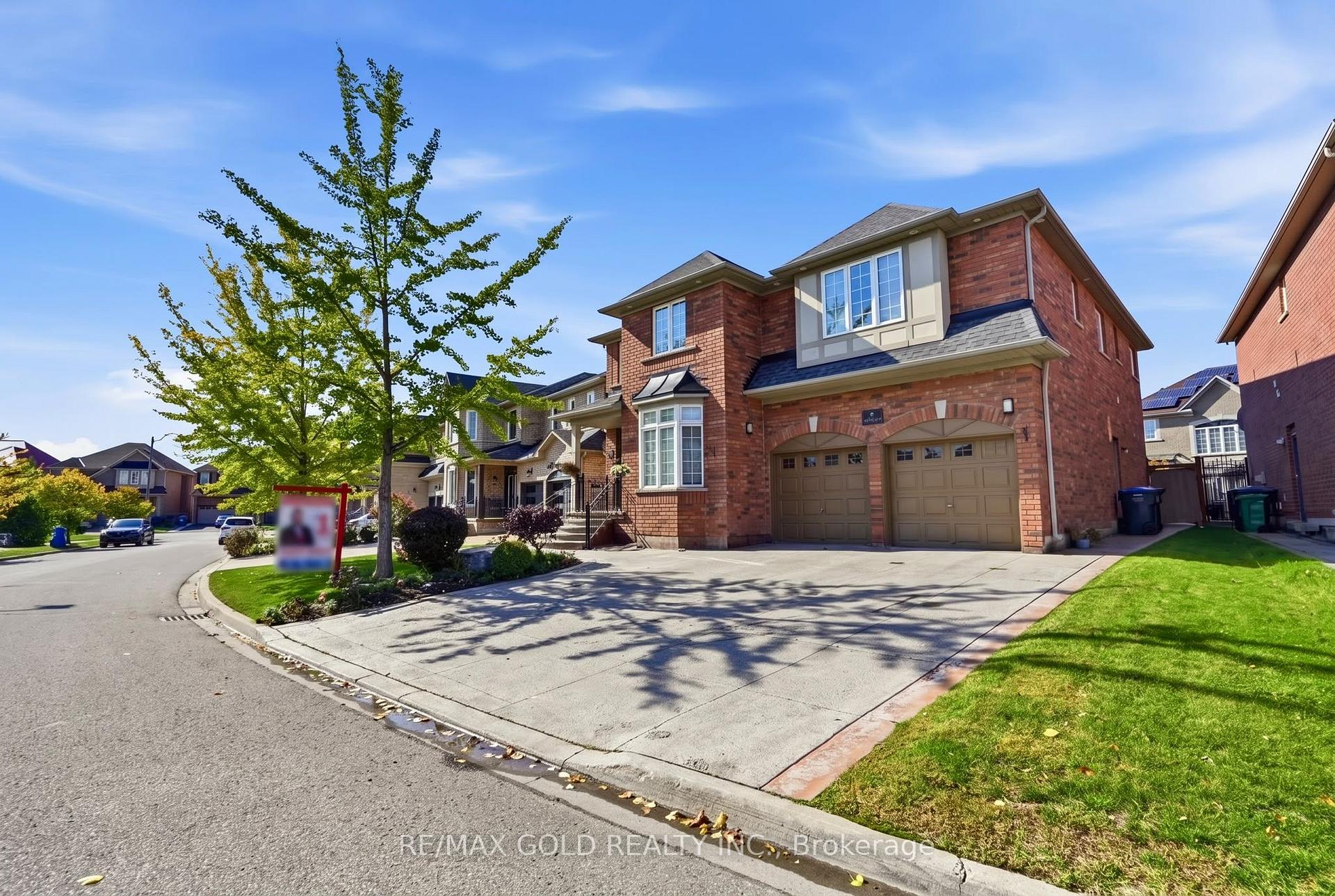 Photo 1 of 7 Darou Crescent, Brampton, Sandringham-Wellington — HOMEH