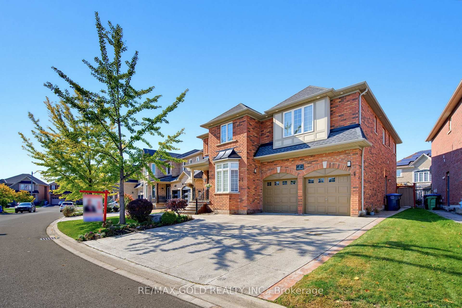 Photo 2 of 7 Darou Crescent, Brampton, Sandringham-Wellington — HOMEH