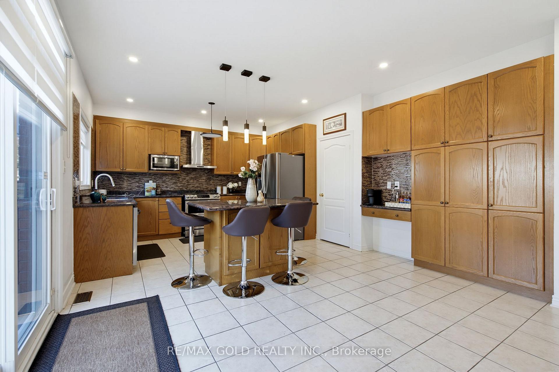 Photo 14 of 7 Darou Crescent, Brampton, Sandringham-Wellington — HOMEH
