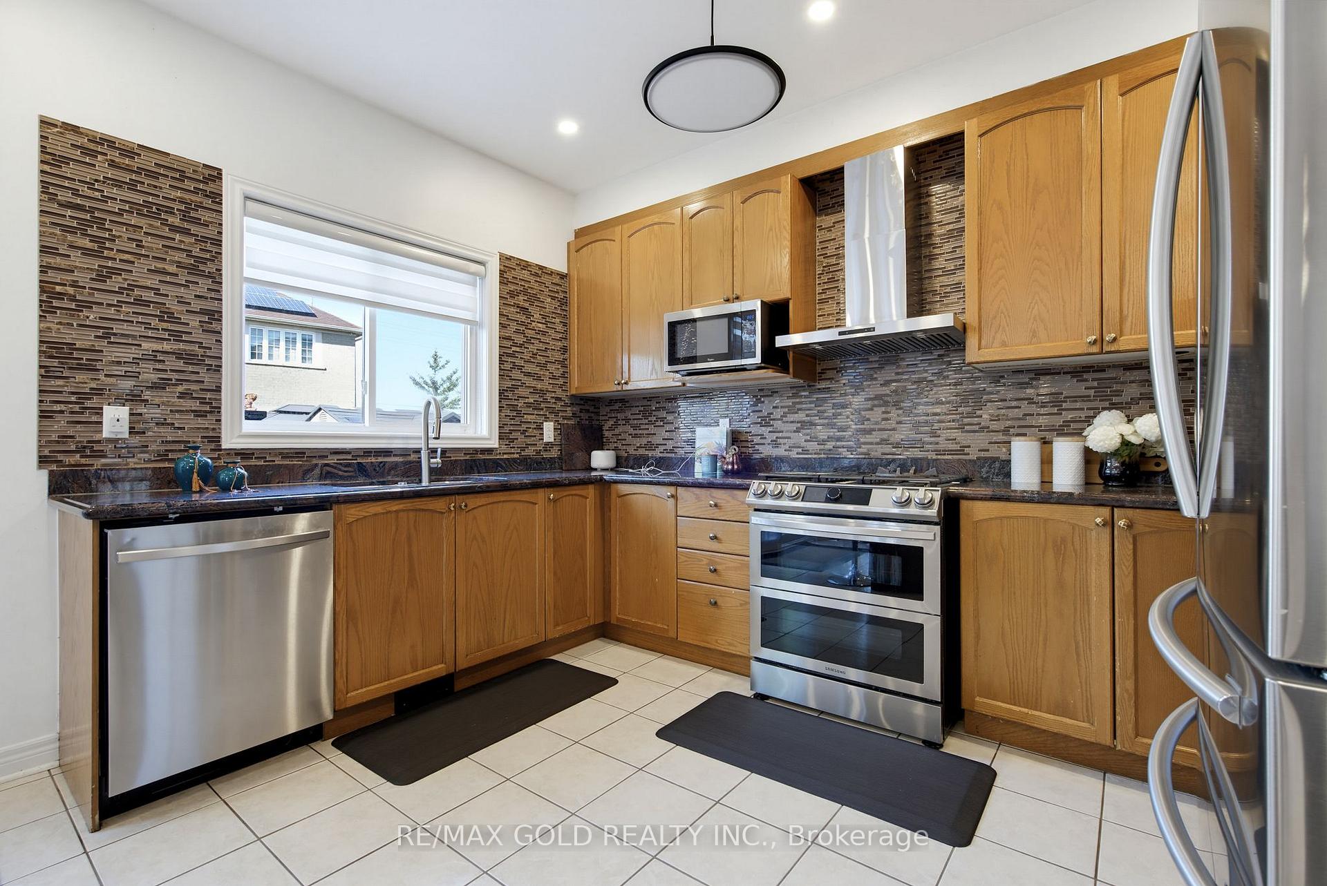 Photo 15 of 7 Darou Crescent, Brampton, Sandringham-Wellington — HOMEH