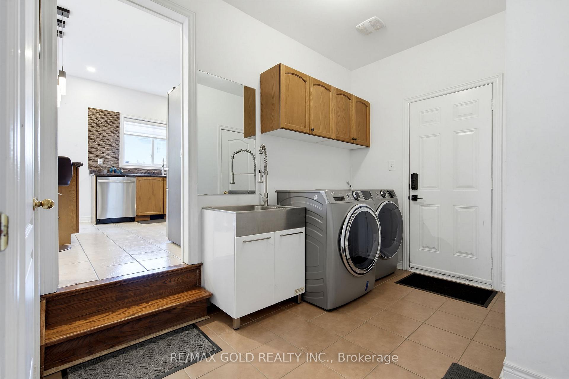 Photo 17 of 7 Darou Crescent, Brampton, Sandringham-Wellington — HOMEH
