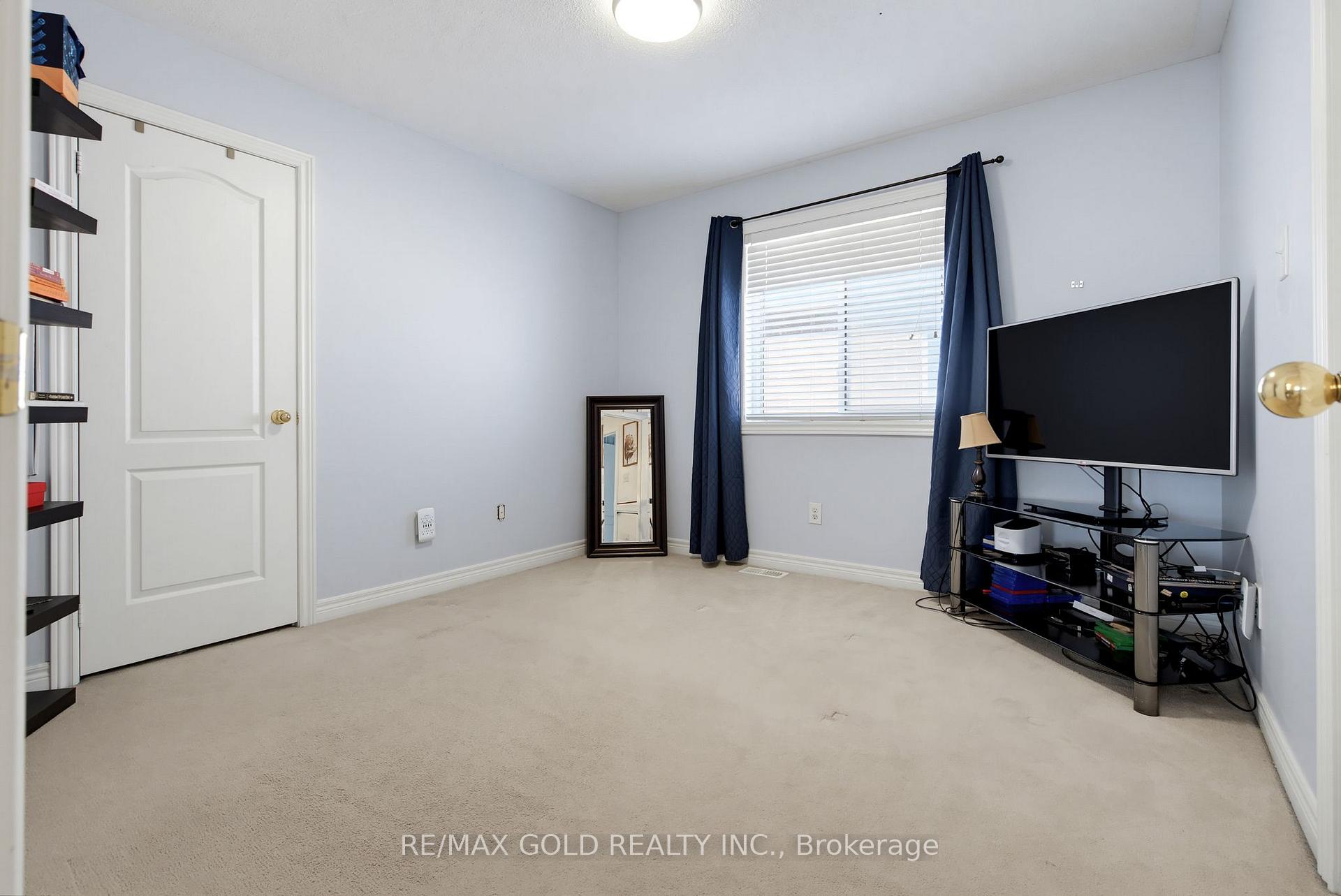 Photo 22 of 7 Darou Crescent, Brampton, Sandringham-Wellington — HOMEH
