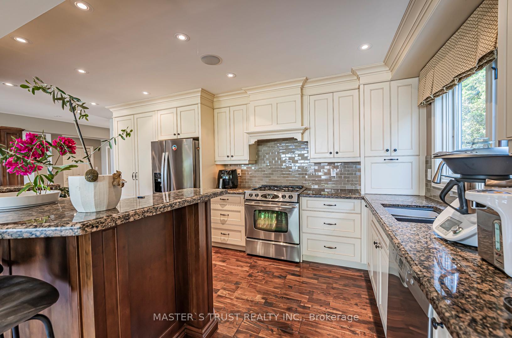 Photo 16 of 7 Third Line, Oakville, Southwest — HOMEH