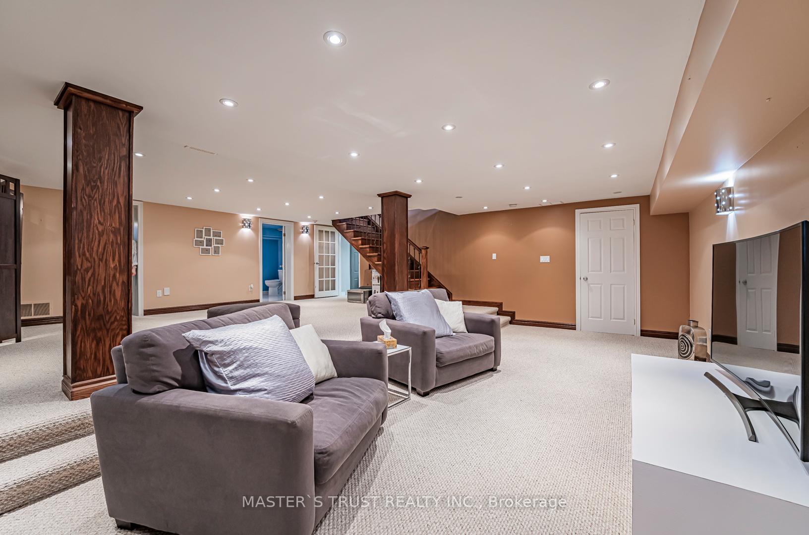 Photo 35 of 7 Third Line, Oakville, Southwest — HOMEH