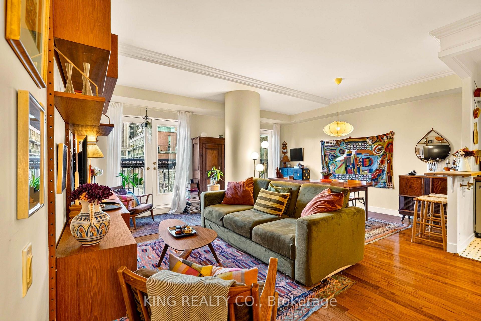 Photo of Unit 301, 120 Lombard Street