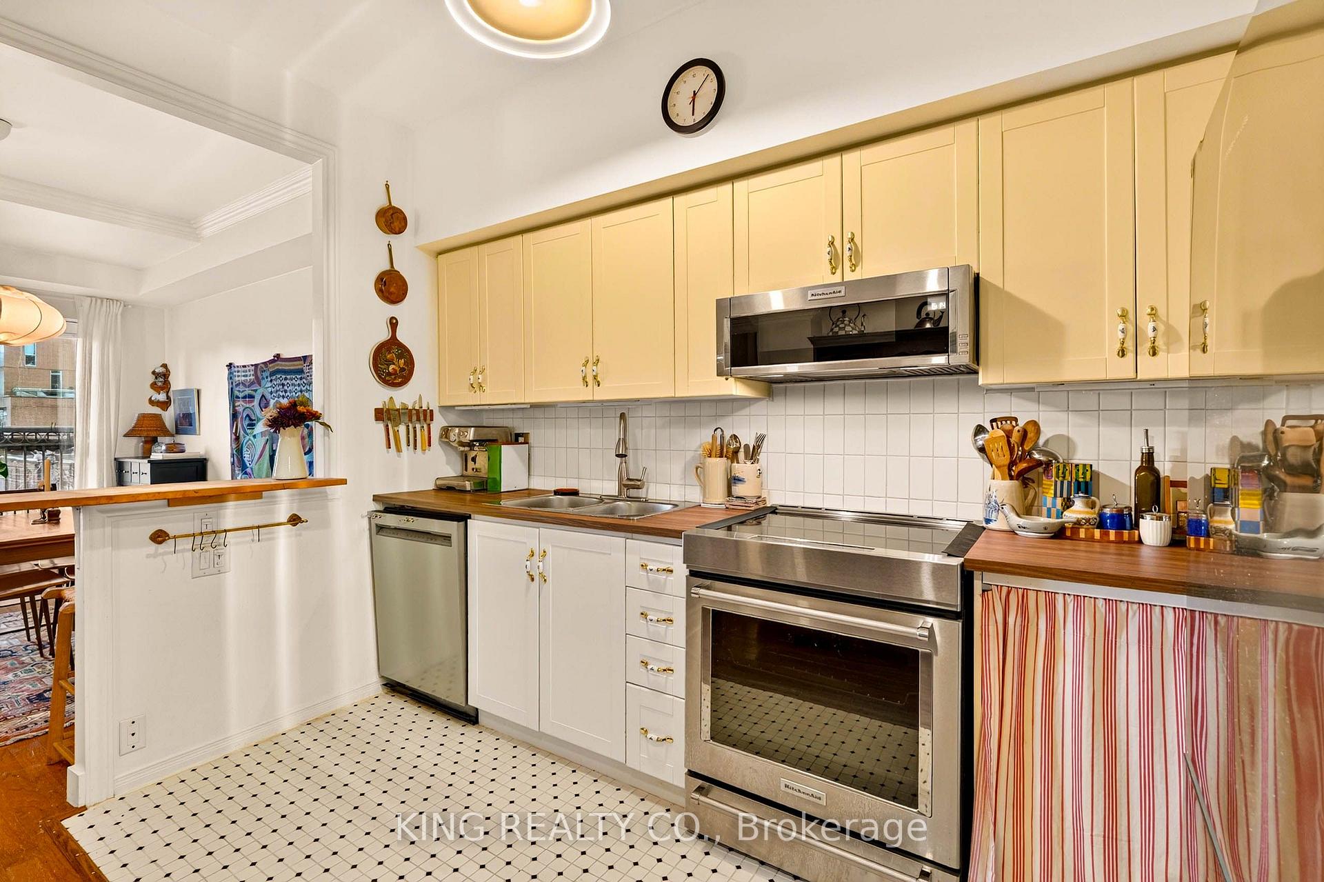 Photo 2 of Unit 301, 120 Lombard Street, Toronto, Church-Yonge Corridor — HOMEH