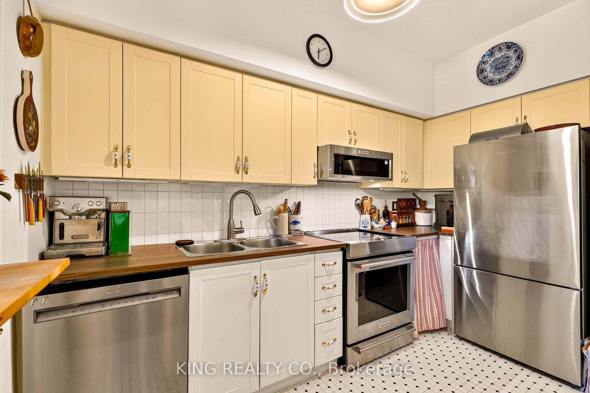 Photo 4 of Unit 301, 120 Lombard Street, Toronto, Church-Yonge Corridor — HOMEH