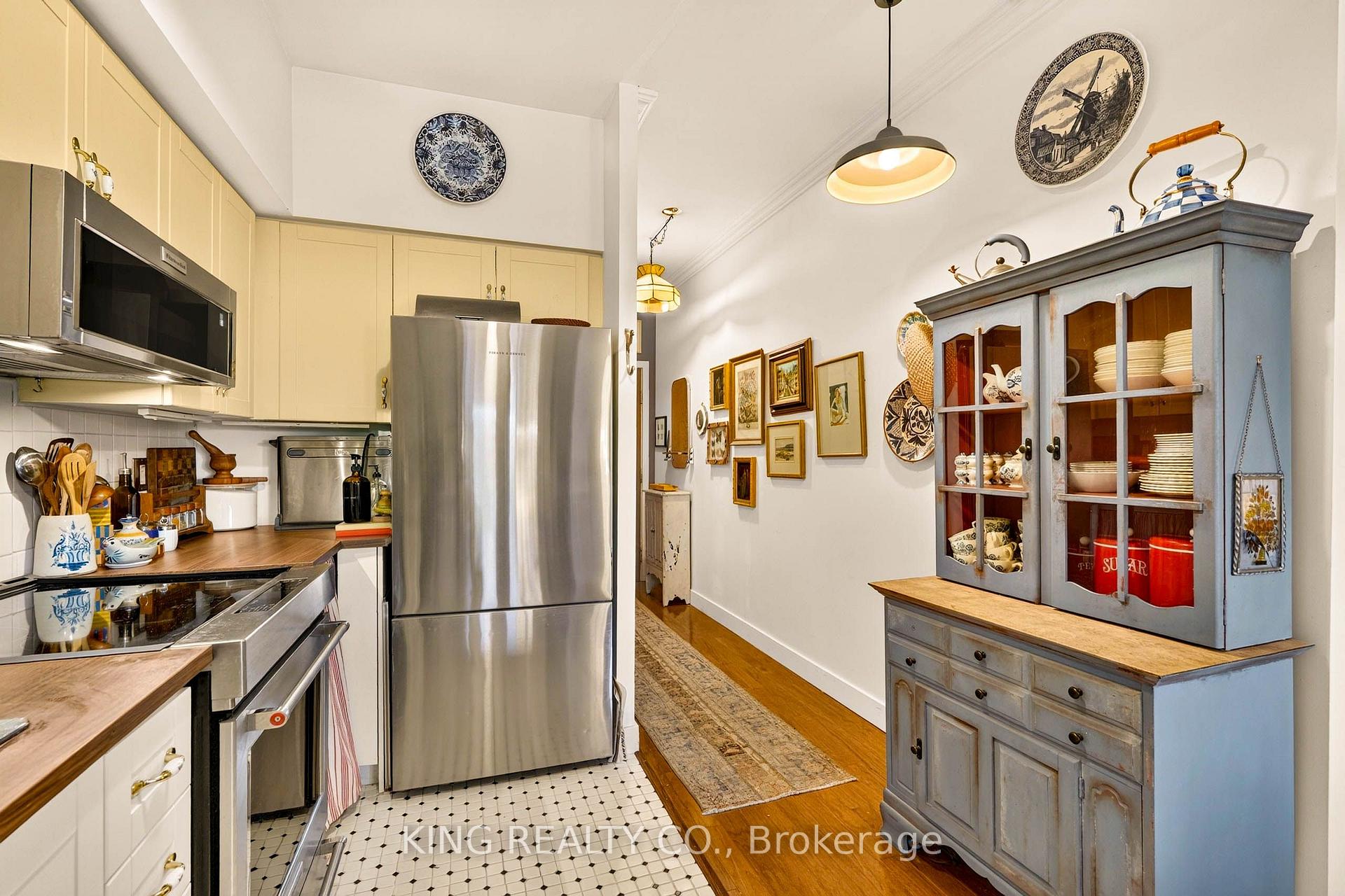 Photo 5 of Unit 301, 120 Lombard Street, Toronto, Church-Yonge Corridor — HOMEH